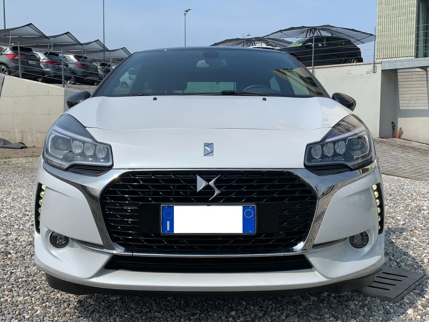 DS Automobiles DS 3 DS3 1.2 Performance line 82cv OK NEOPATENTATI Weiß - 2