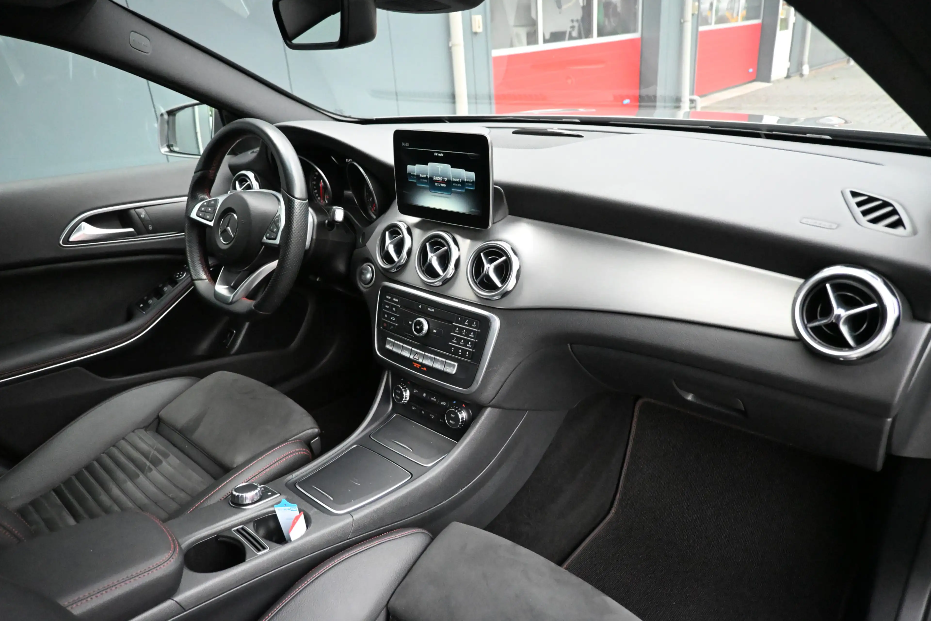 Mercedes-Benz GLA 180 Business Solution amg carplay trekhaak — photo 12