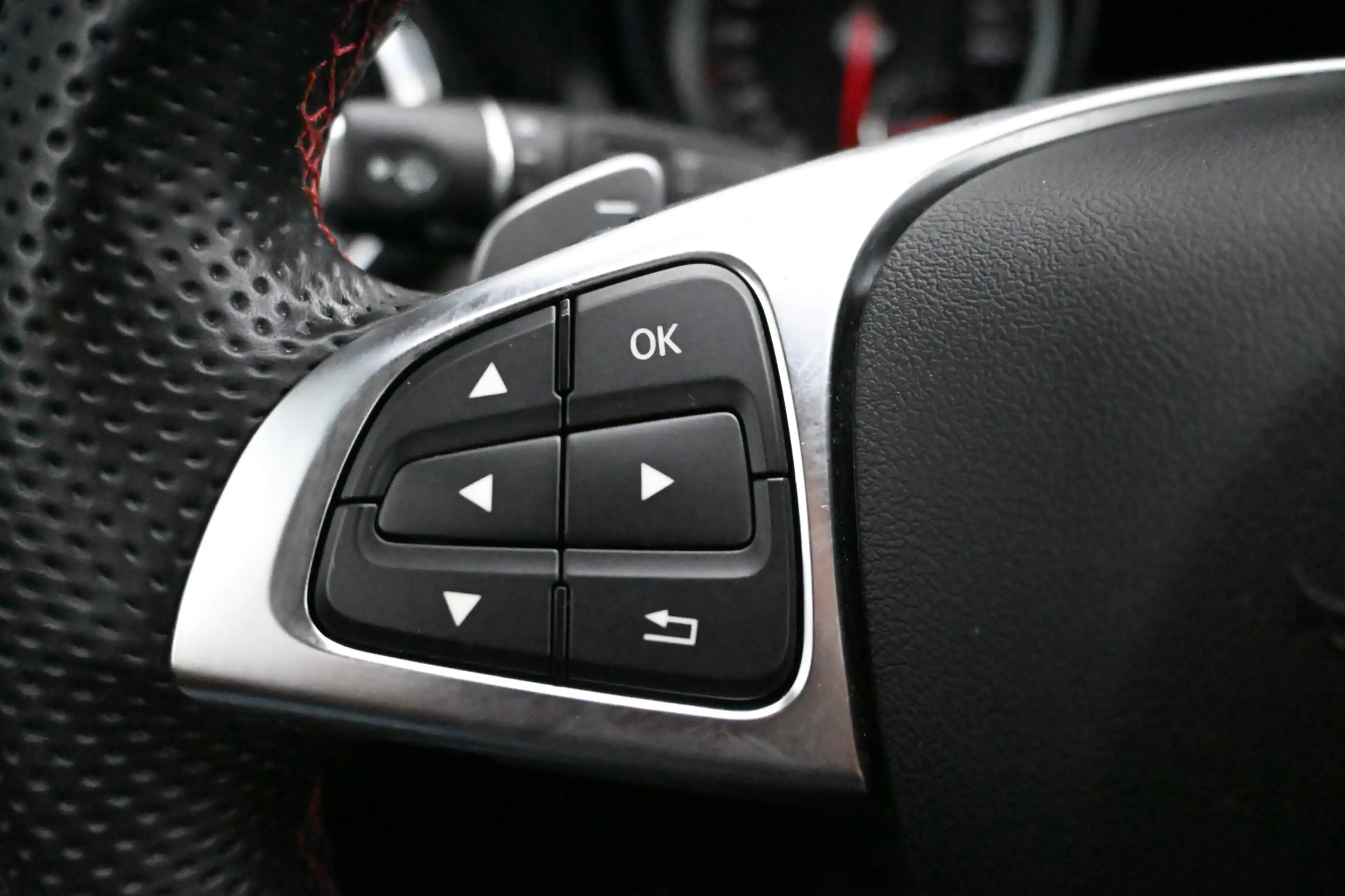Mercedes-Benz GLA 180 Business Solution amg carplay trekhaak — photo 36