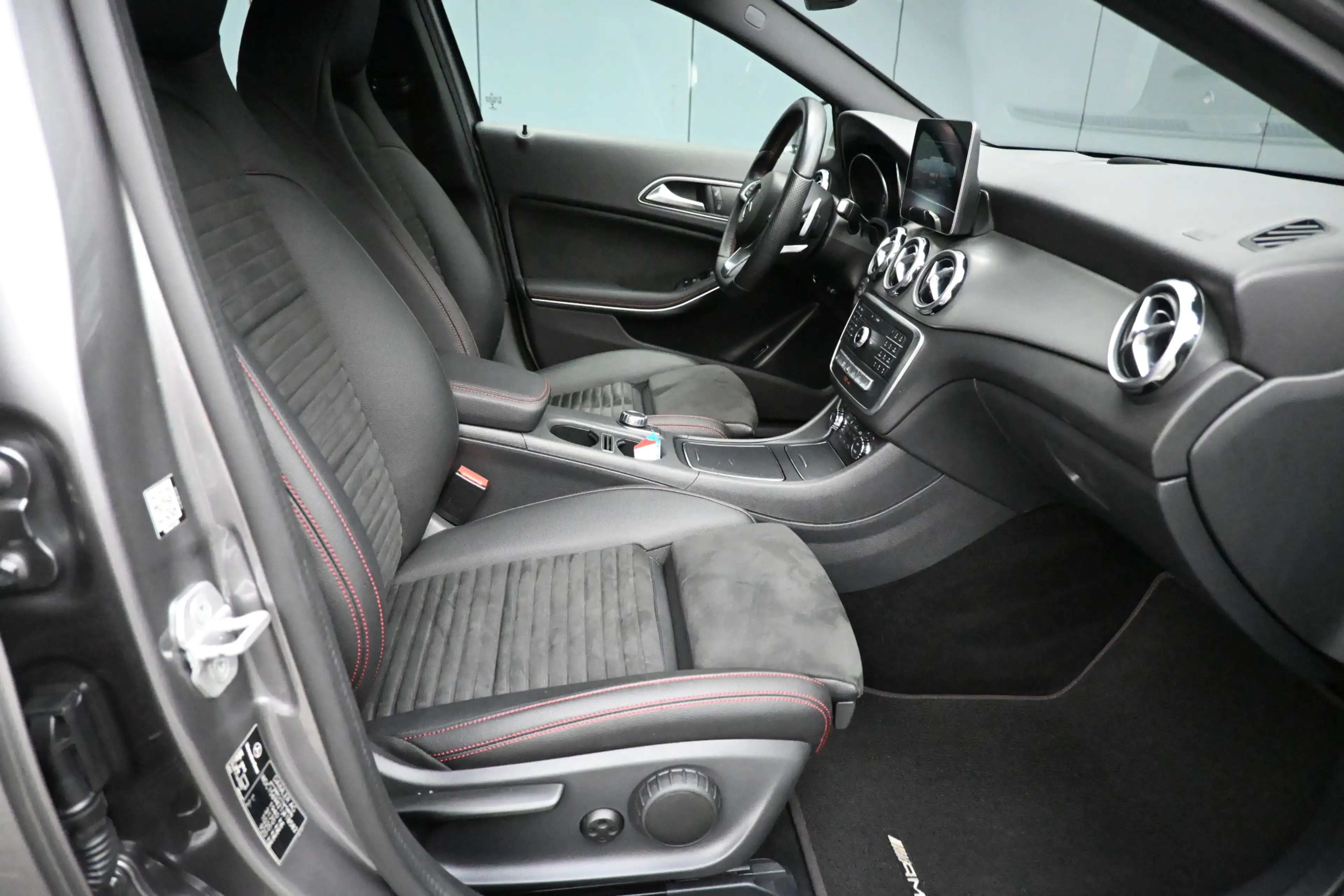 Mercedes-Benz GLA 180 Business Solution amg carplay trekhaak — photo 11