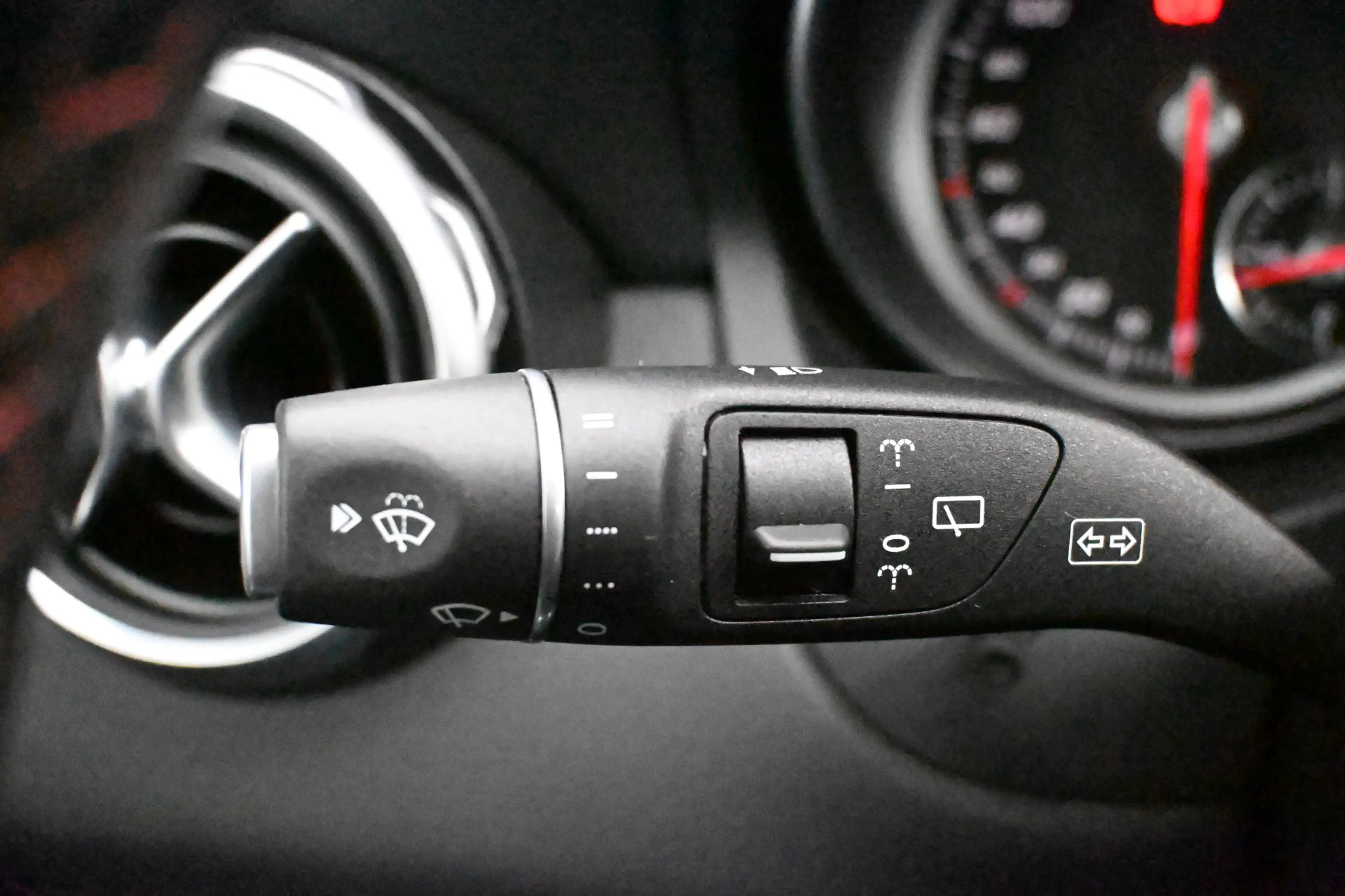 Mercedes-Benz GLA 180 Business Solution amg carplay trekhaak — photo 39