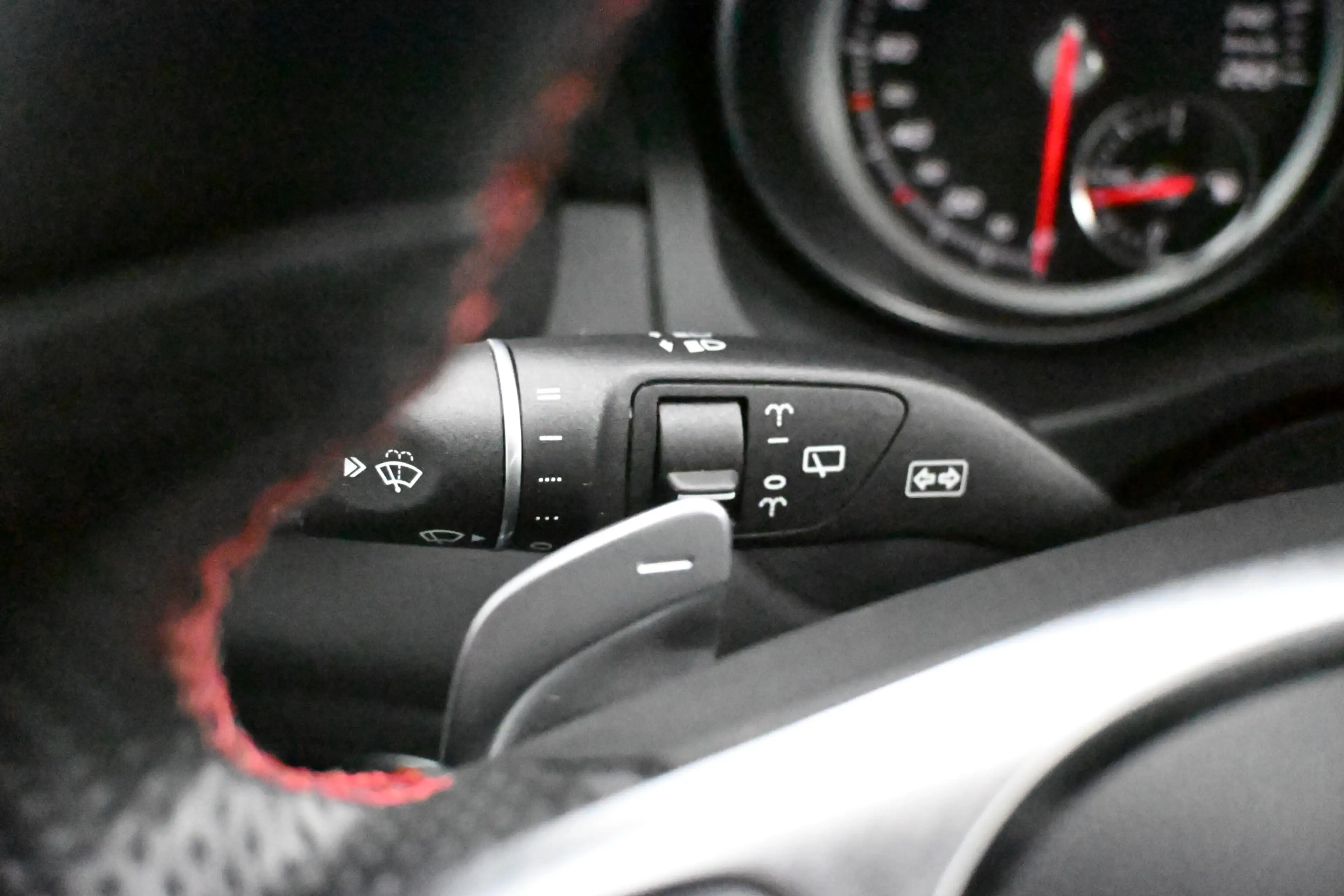 Mercedes-Benz GLA 180 Business Solution amg carplay trekhaak — photo 44