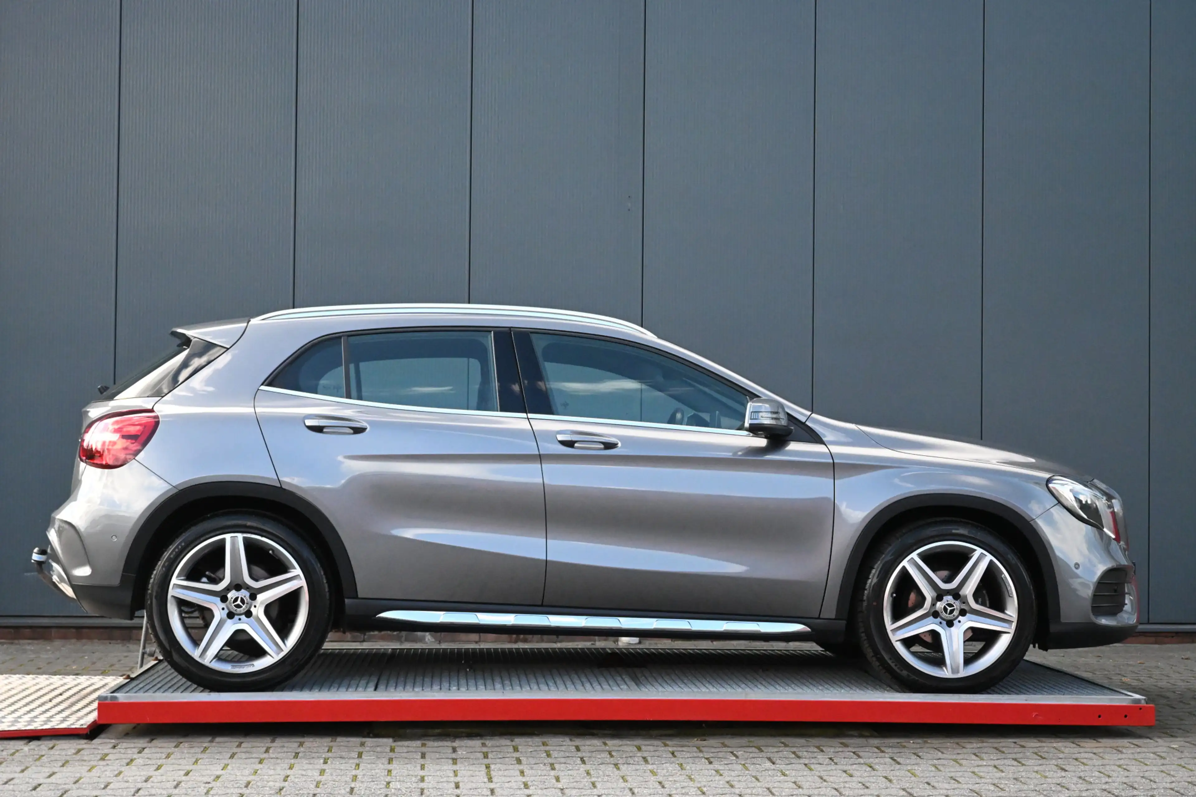 Mercedes-Benz GLA 180 Business Solution amg carplay trekhaak — photo 2