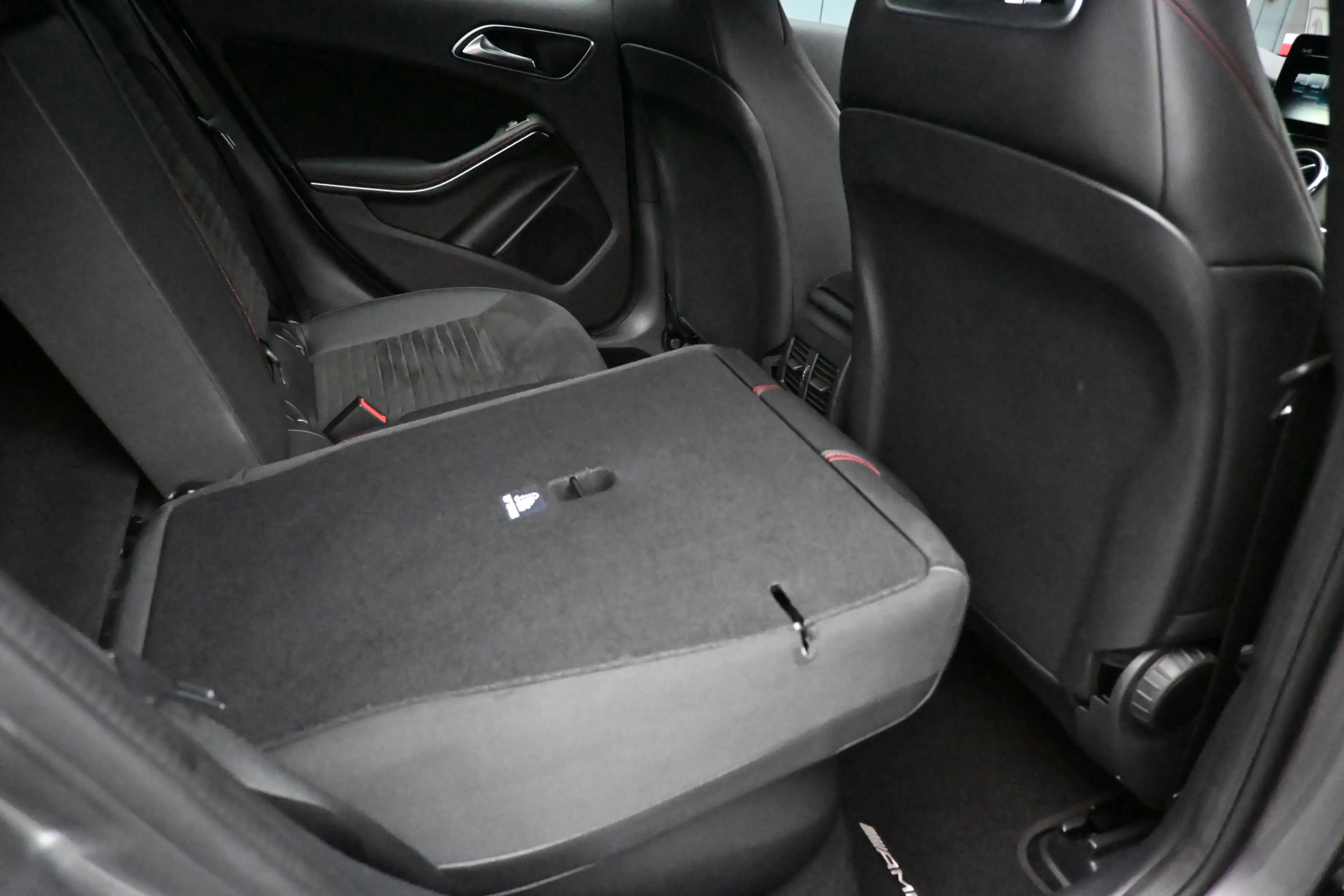 Mercedes-Benz GLA 180 Business Solution amg carplay trekhaak — photo 25