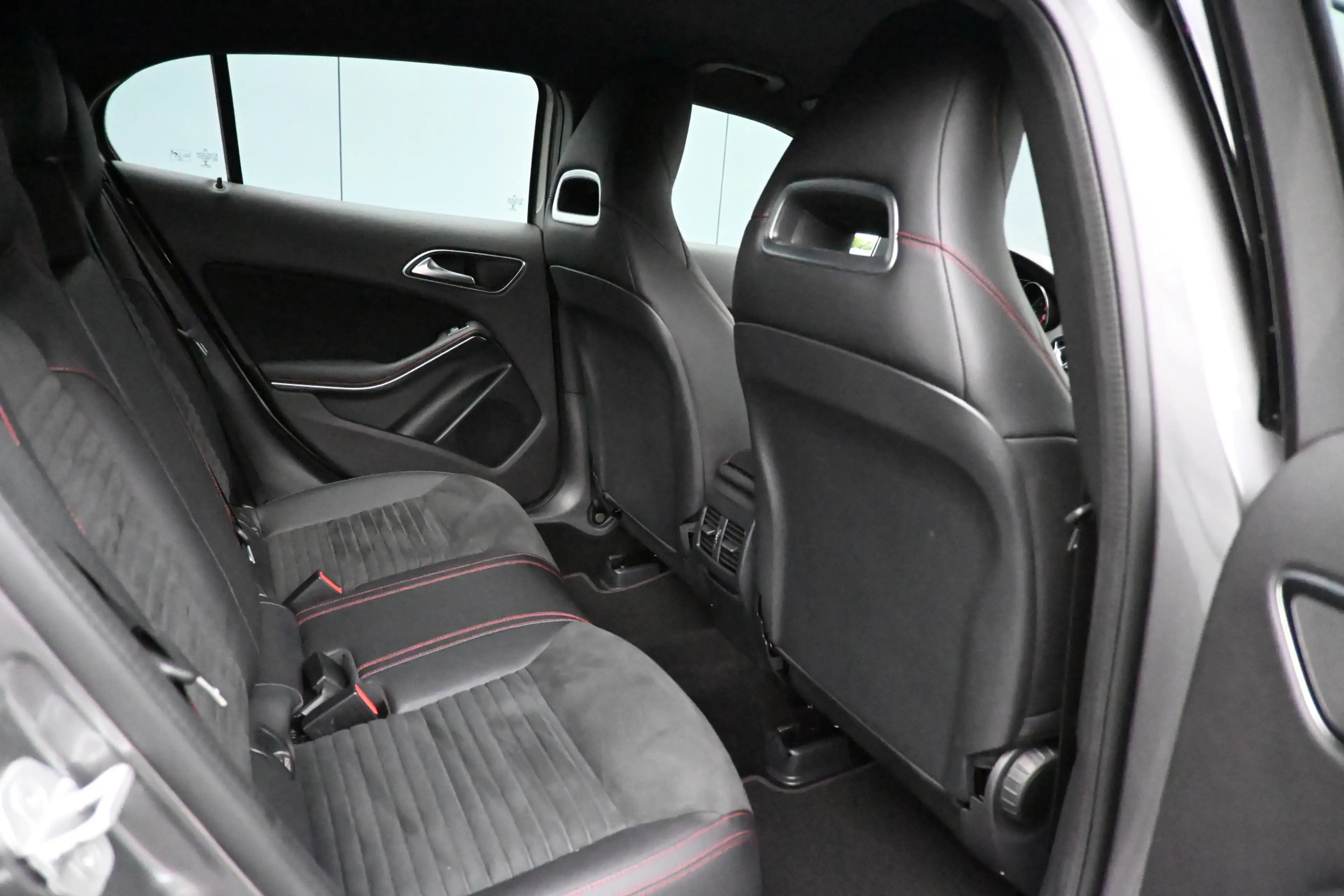 Mercedes-Benz GLA 180 Business Solution amg carplay trekhaak — photo 27
