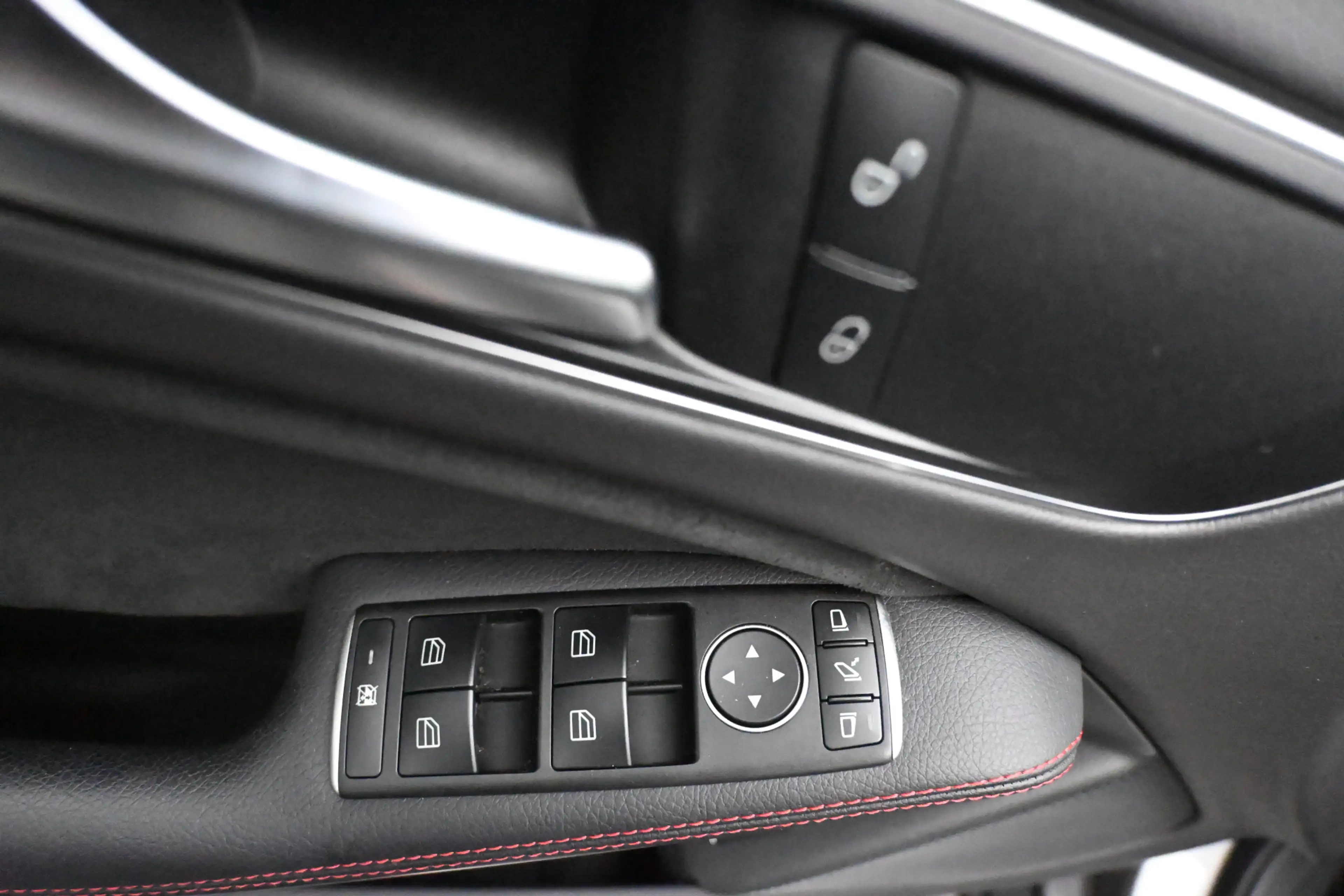 Mercedes-Benz GLA 180 Business Solution amg carplay trekhaak — photo 33