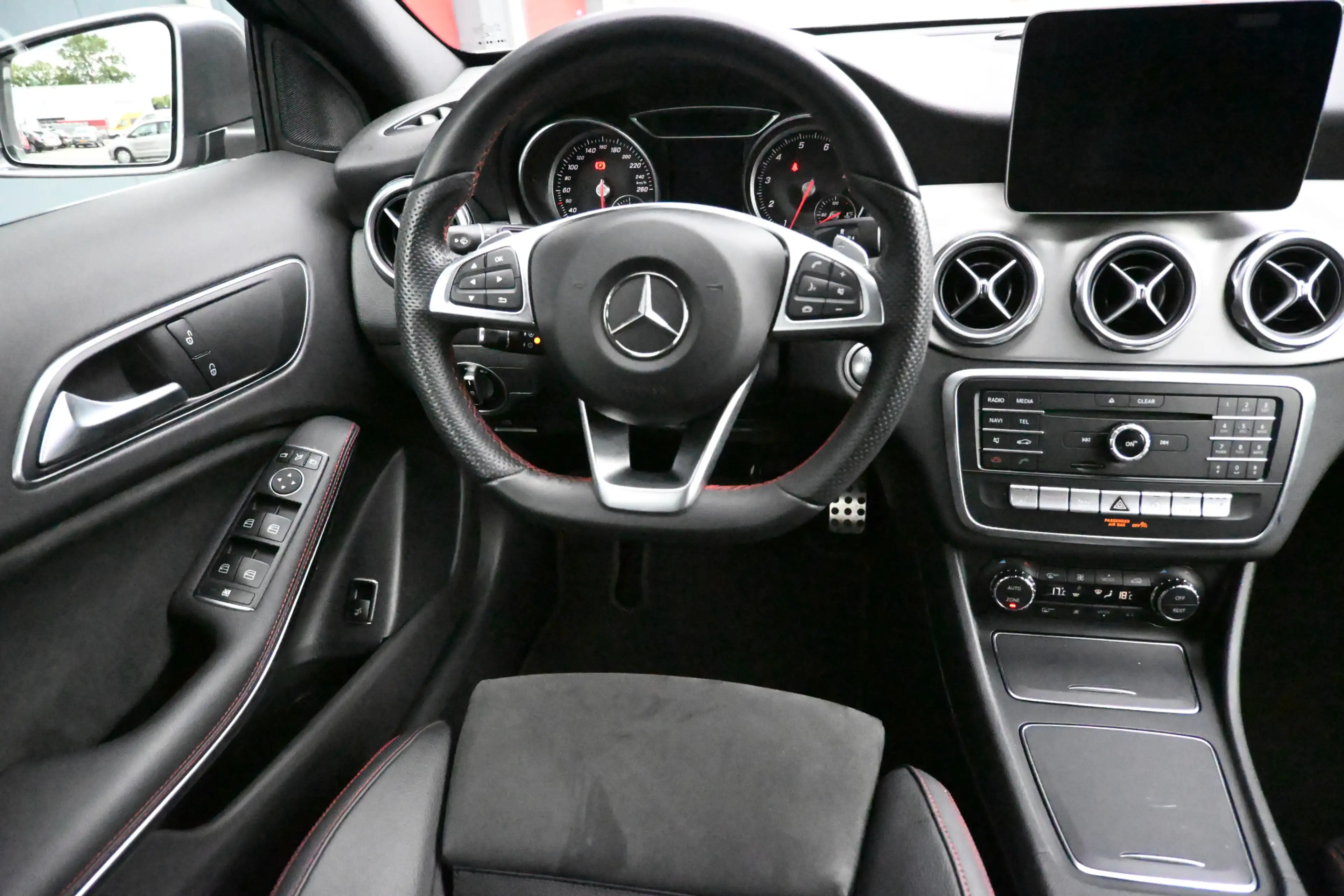 Mercedes-Benz GLA 180 Business Solution amg carplay trekhaak — photo 29