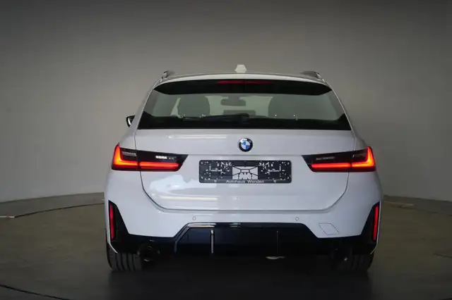 BMW 3 Series view 6