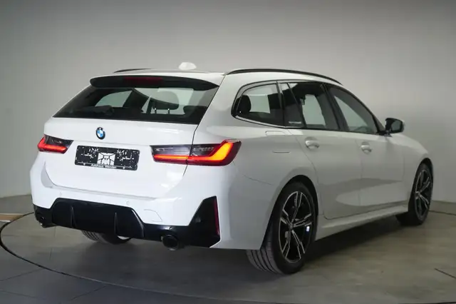 BMW 3 Series view 5