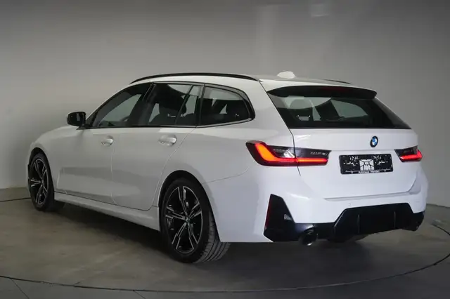BMW 3 Series view 4