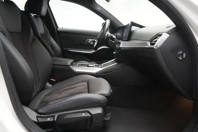 BMW 3 Series view 14