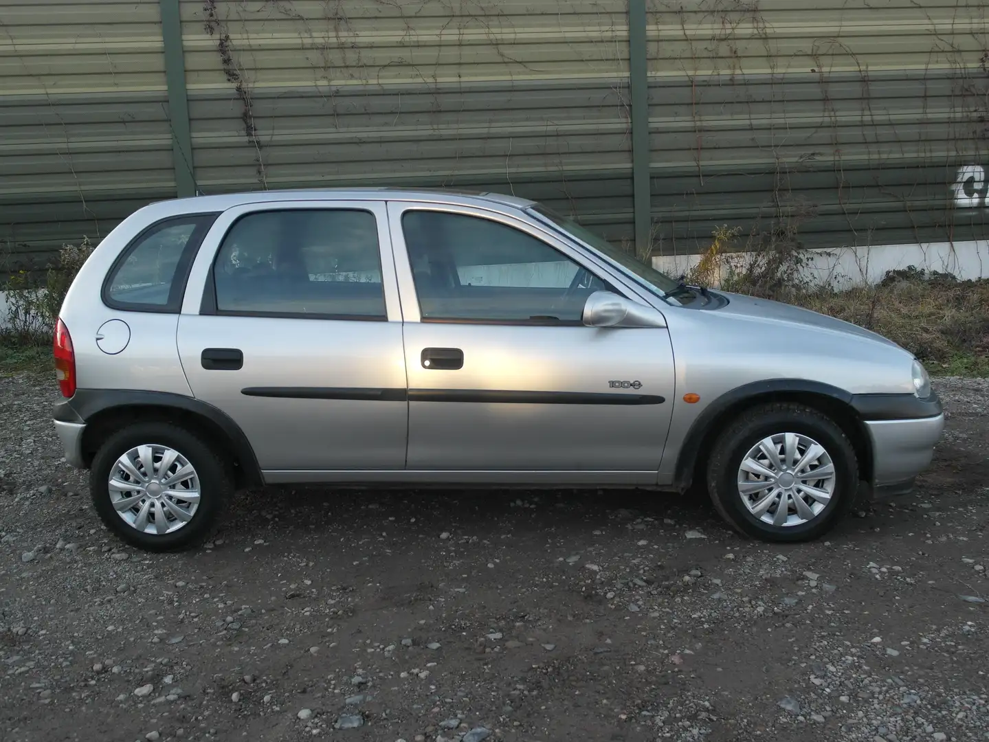 Opel Corsa 1,0 Tüv Au 11/2027 Weinge gelaufen - 2