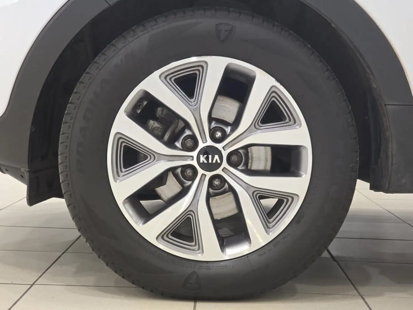 Kia Sportage 1.6 GDI Drive 4x2 Weiß - 2