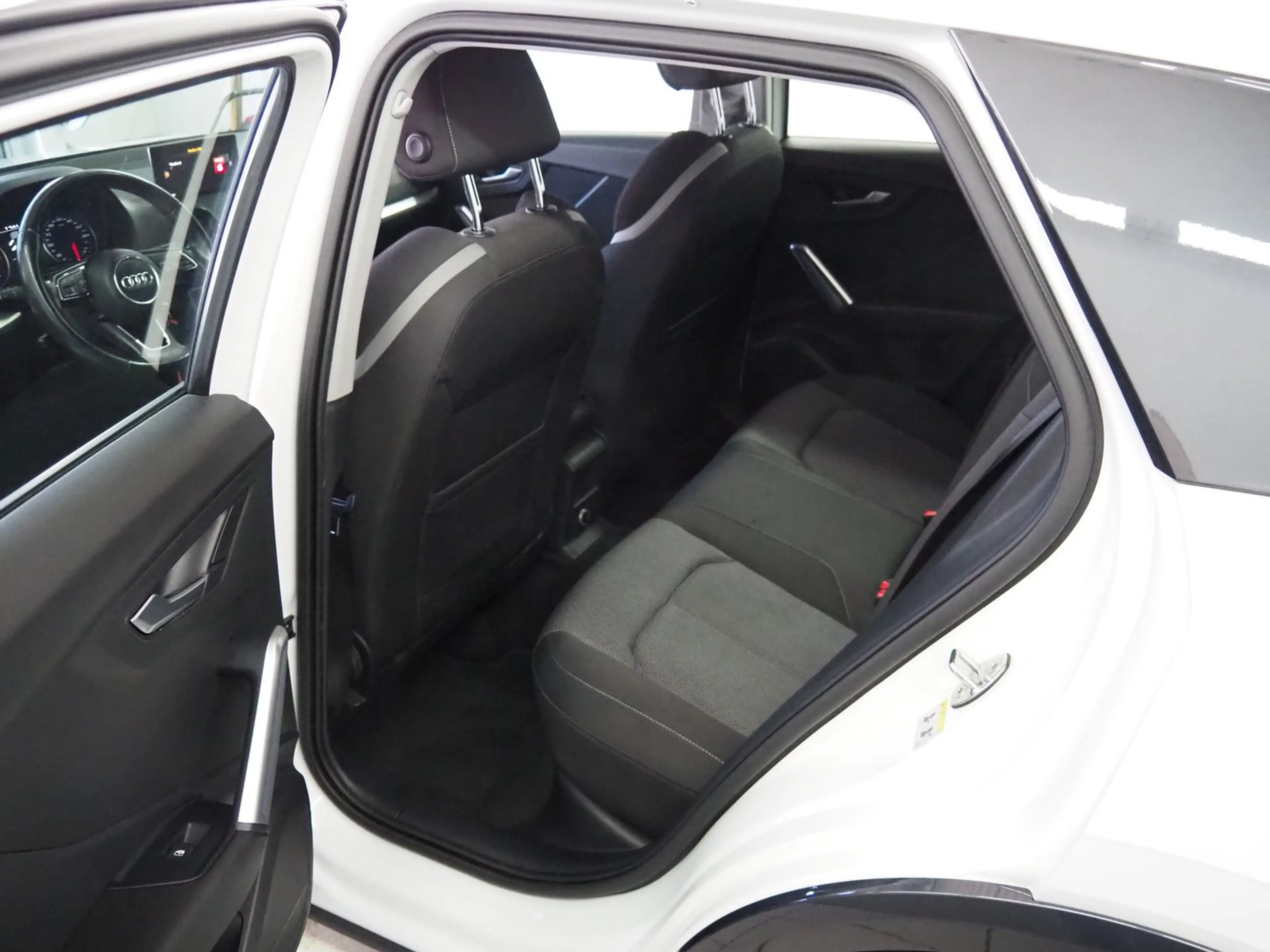 Audi Q2 1.6 TDI Sport — photo 16
