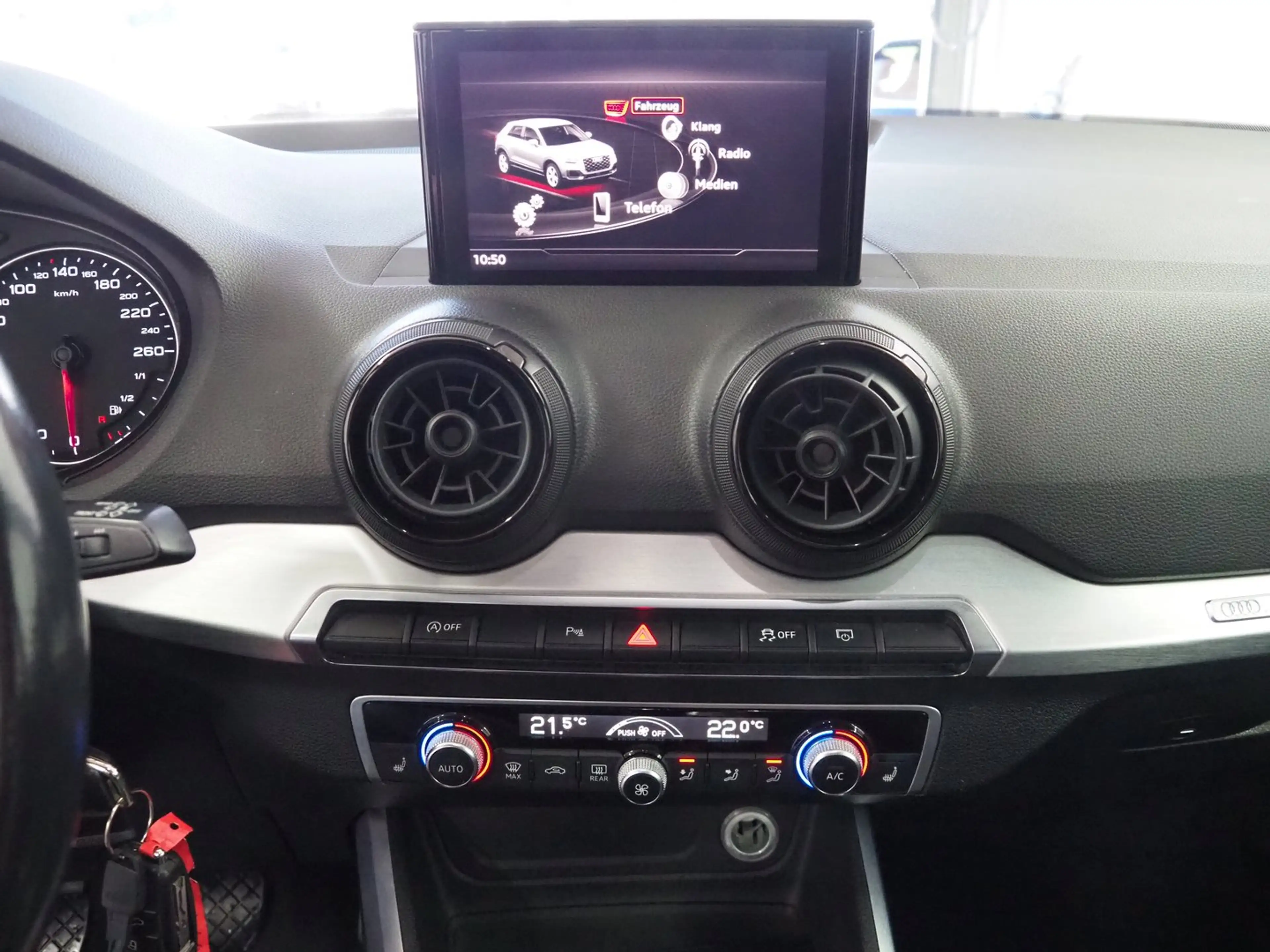 Audi Q2 1.6 TDI Sport — photo 14