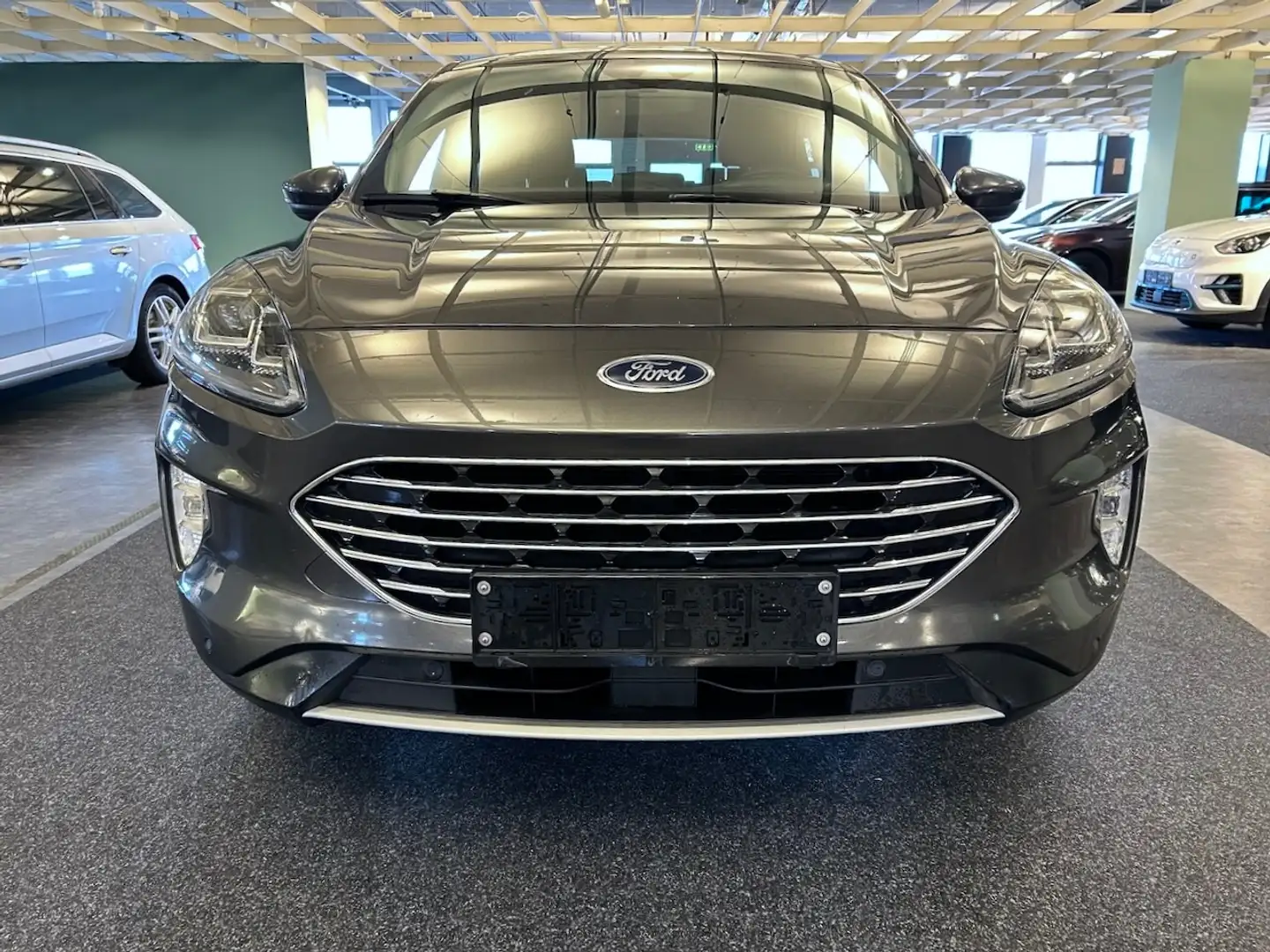 Ford Kuga Kuga 2,0 EcoBlue Titanium Grau - 2