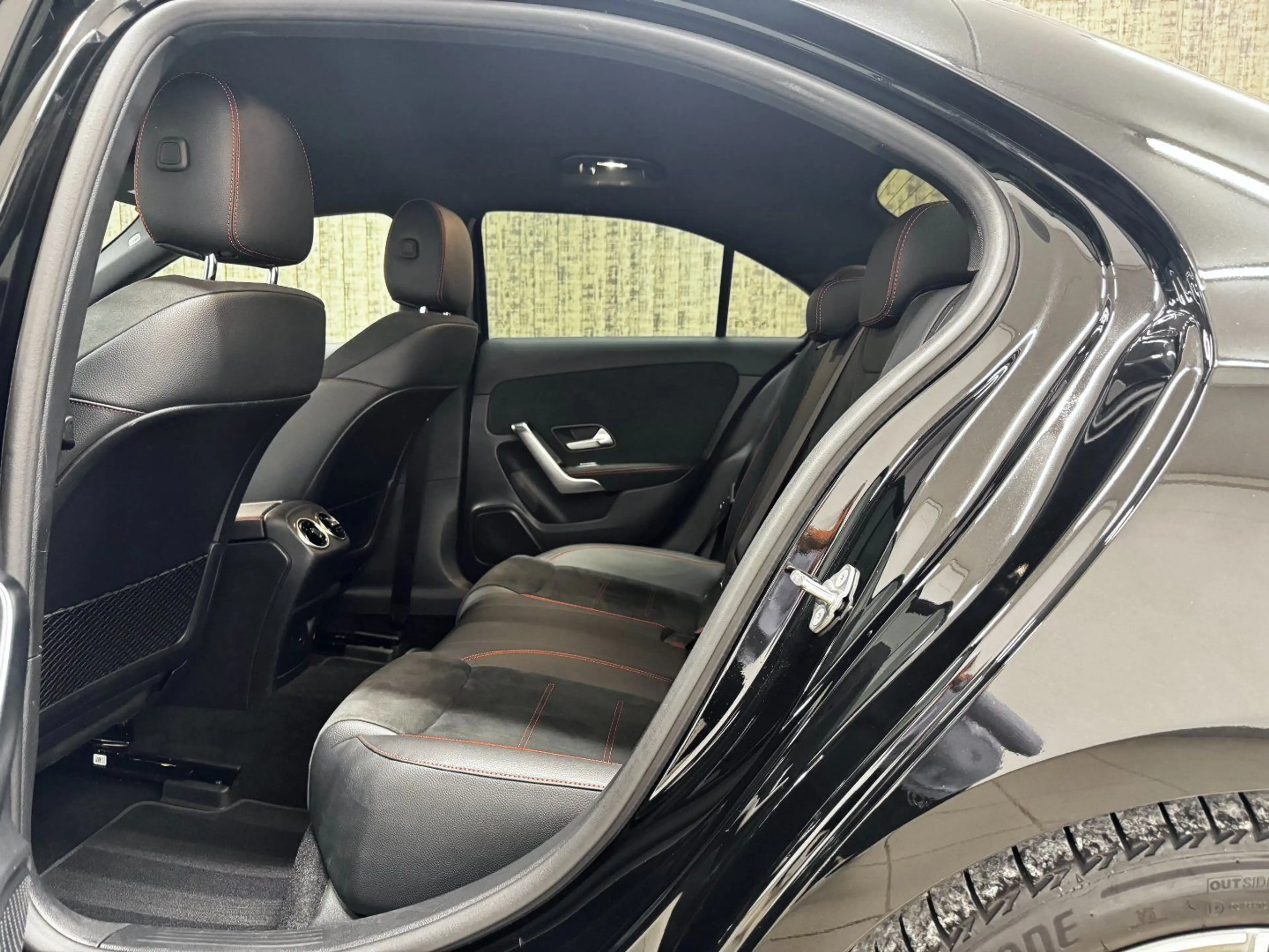Mercedes-Benz A 200 A-Klasse A 200 d Lim. AMG Line 4Matic — photo 11