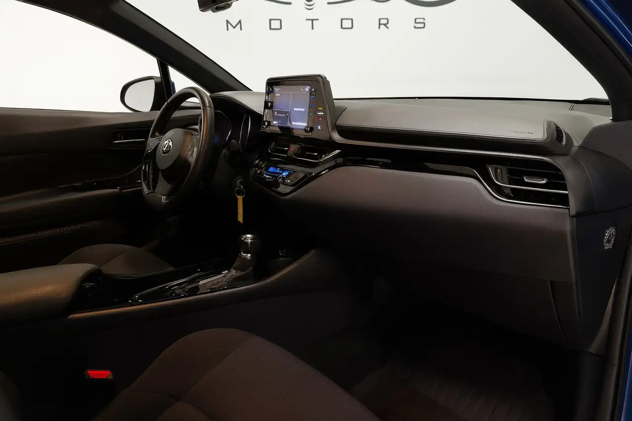 Toyota C-HR снимка Toyota C-HR