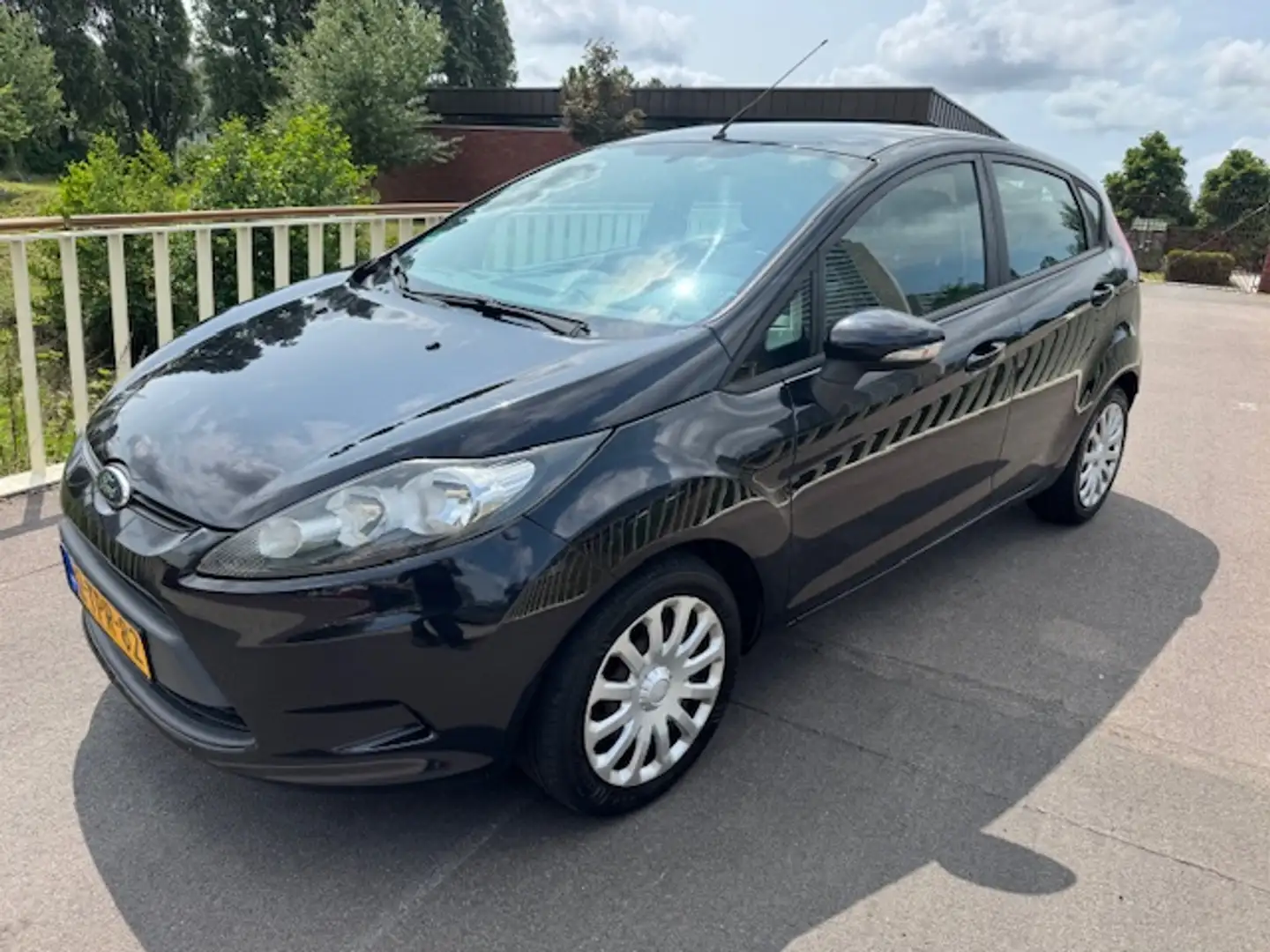 Ford Fiesta 1.25 Trend Zwart - 1