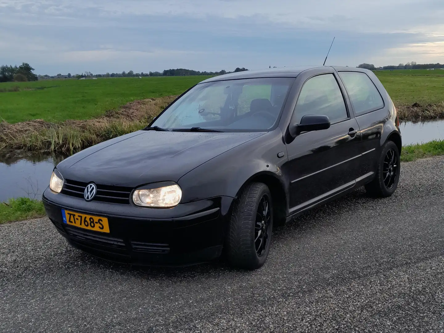 Volkswagen Golf GTI Golf GTI 2.3 V5 Highline Чорний - 1