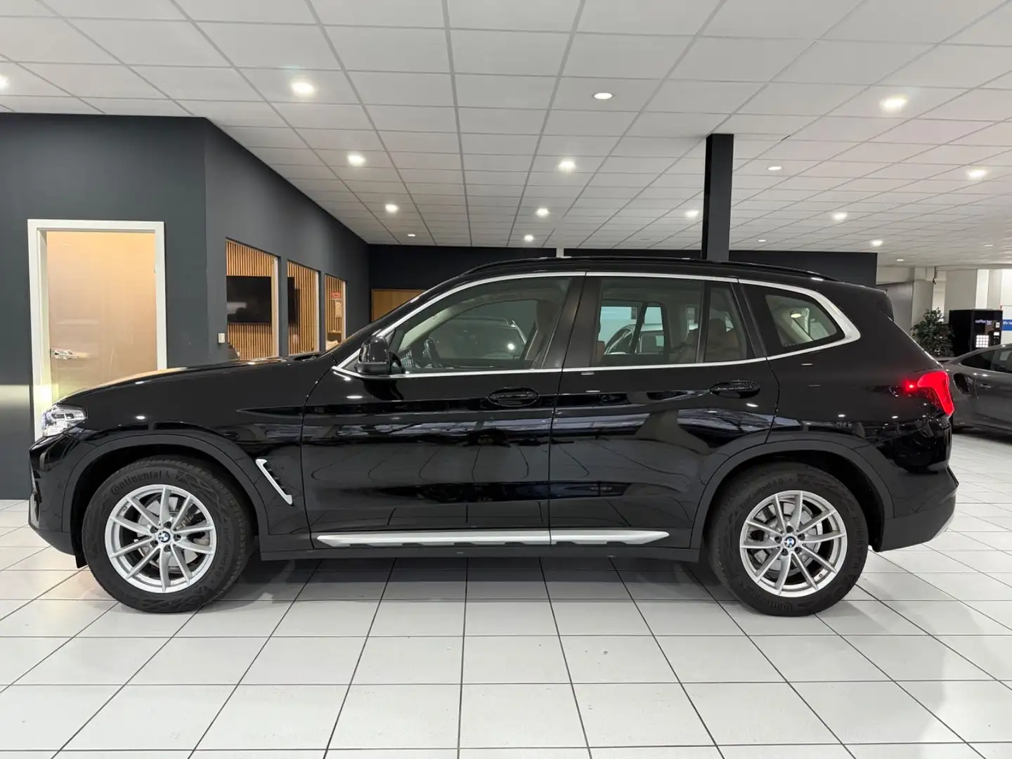 BMW X3 xDrive 20d Facelift*LEDER*KAMERA*SHZ*1.HAND* Schwarz - 2