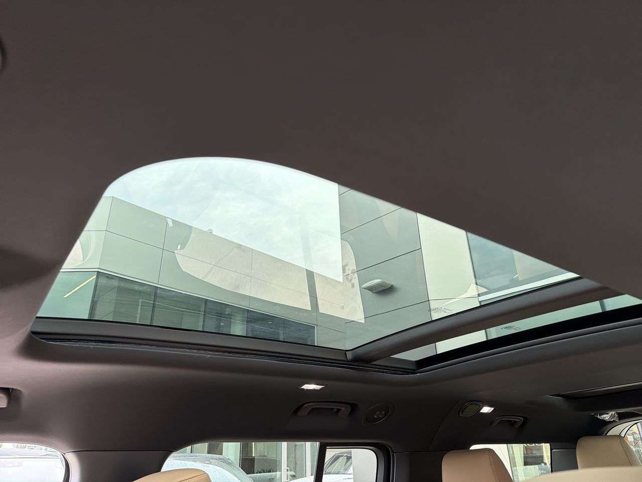 2026 Land Rover Defender 130 P300 S thumb 19
