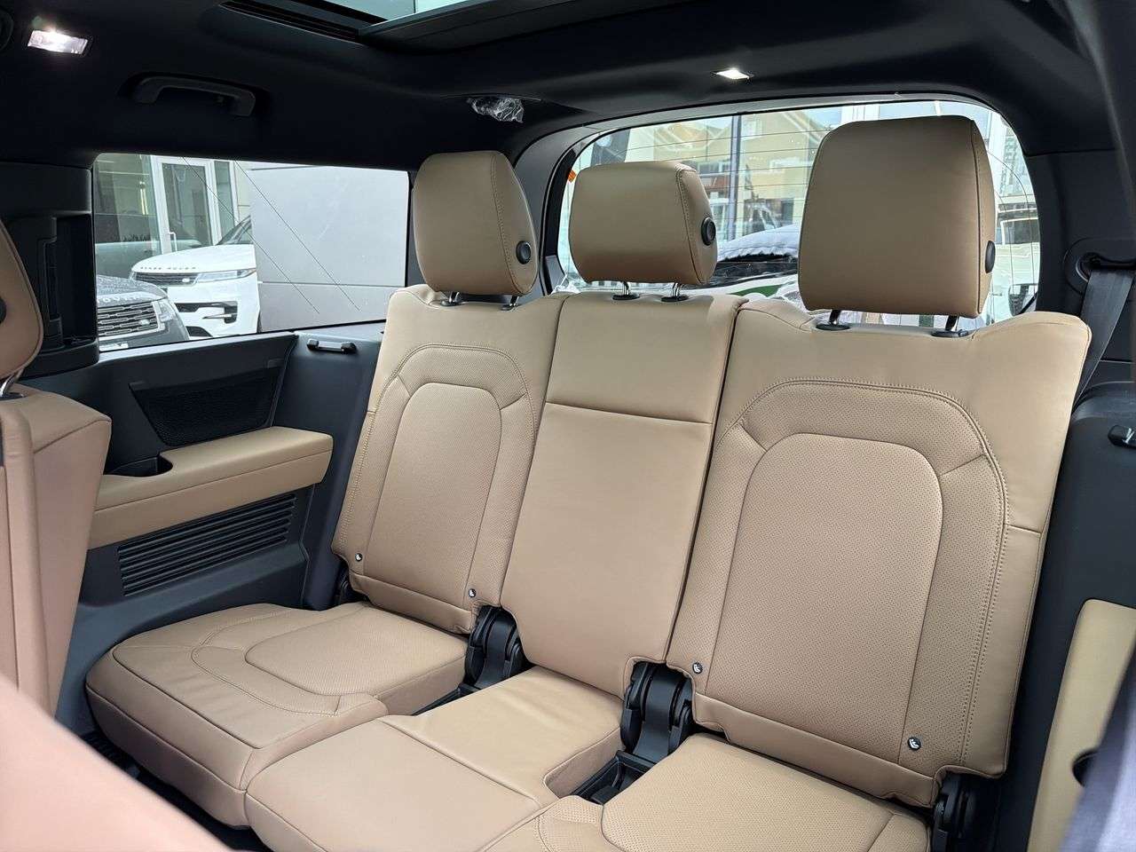 2026 Land Rover Defender 130 P300 S thumb 22