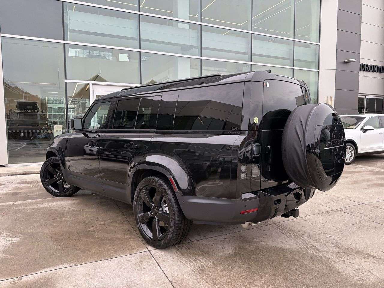 2026 Land Rover Defender 130 P300 S thumb 6