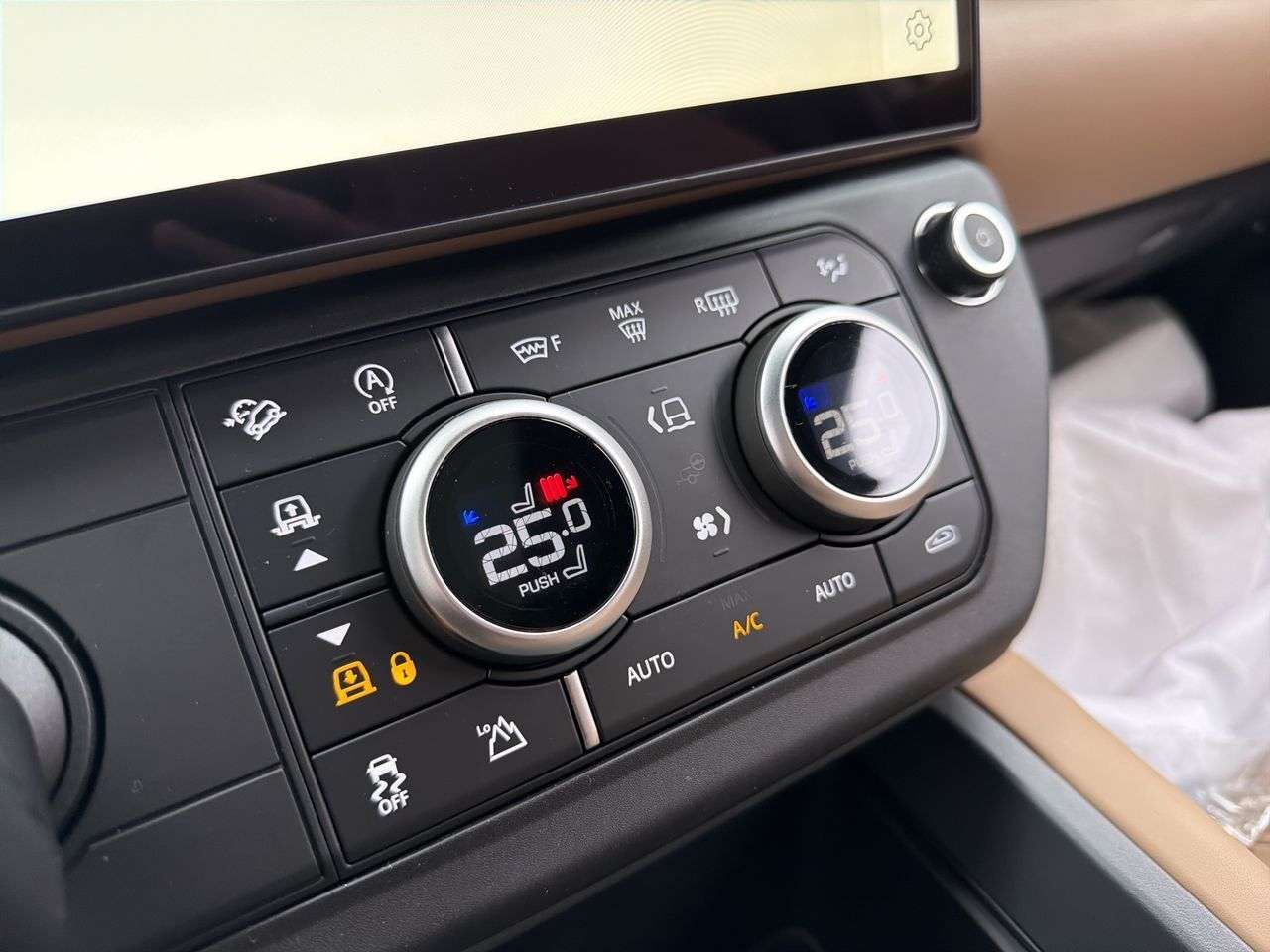 2026 Land Rover Defender 130 P300 S thumb 16