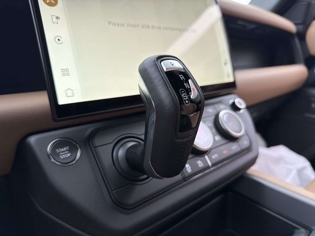 2026 Land Rover Defender 130 P300 S thumb 17