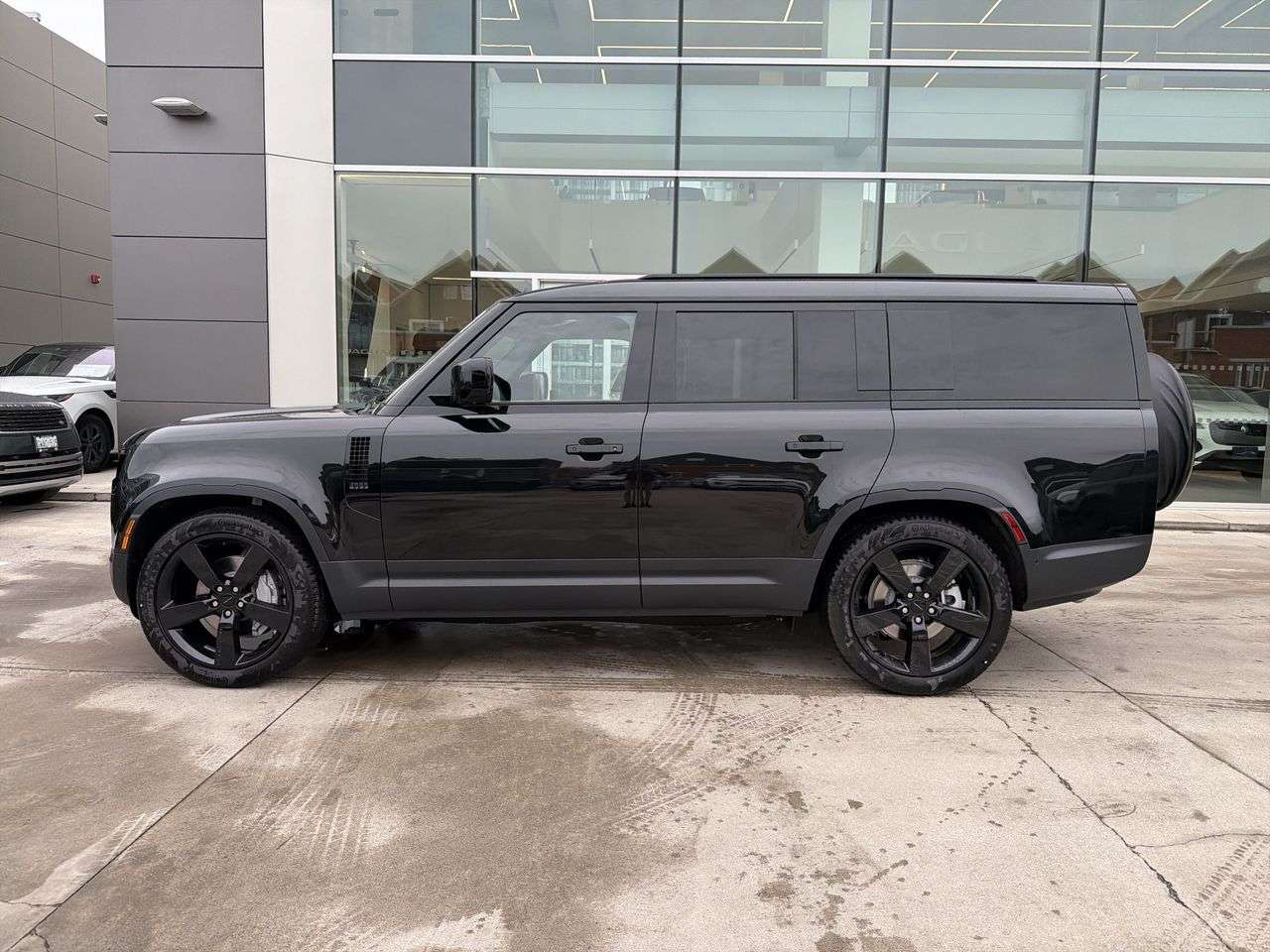 2026 Land Rover Defender 130 P300 S alt 5