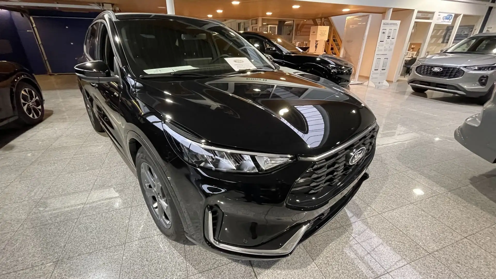 Ford Kuga FHEV ST-Line X AWD Noir - 1