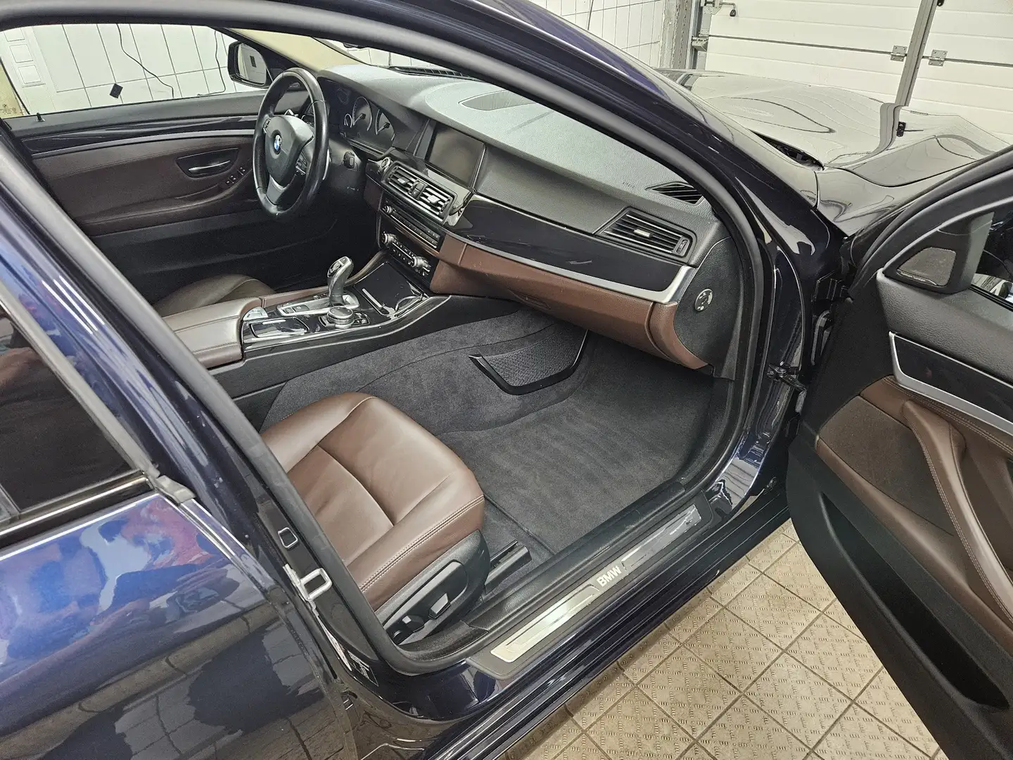 BMW 528 528i Touring Aut. Luxury Line - 1