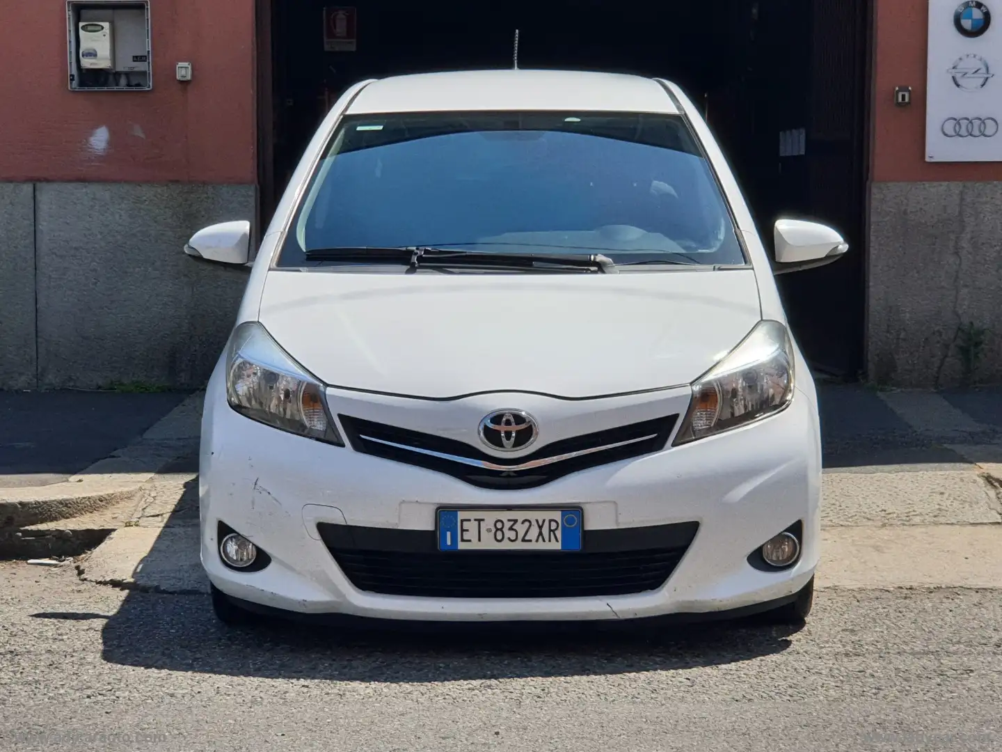 Toyota Yaris 1.0 5p. Lounge Bianco - 2
