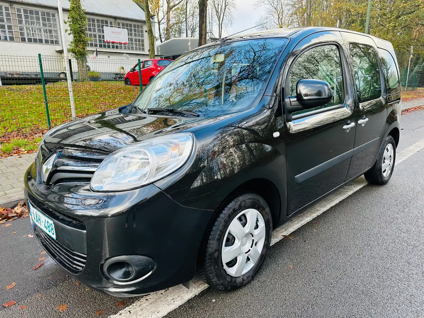 Renault Kangoo Kangoo 1.2 TCe ESSENCE AIRCO 12/2014 6500€ Negro - 1