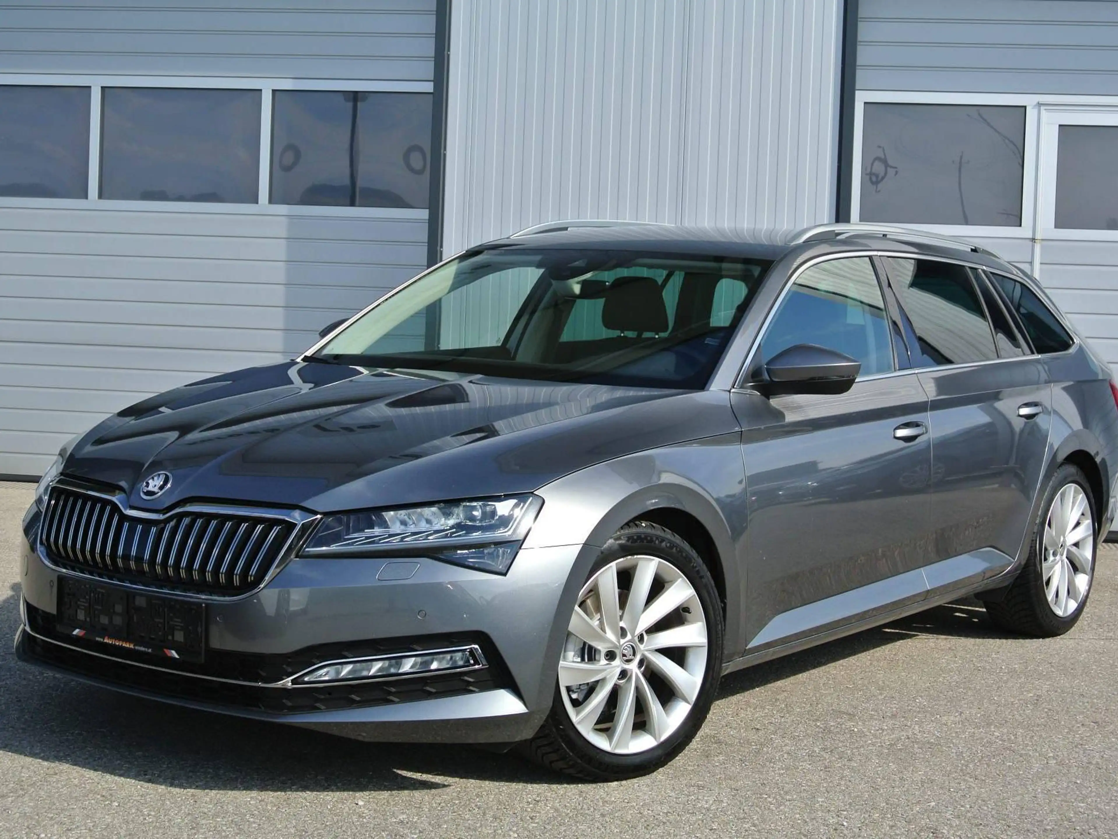 Skoda Superb Kombi 2.0 TDI DSG Style  ** LED * NAVI * KAMERA — photo 4