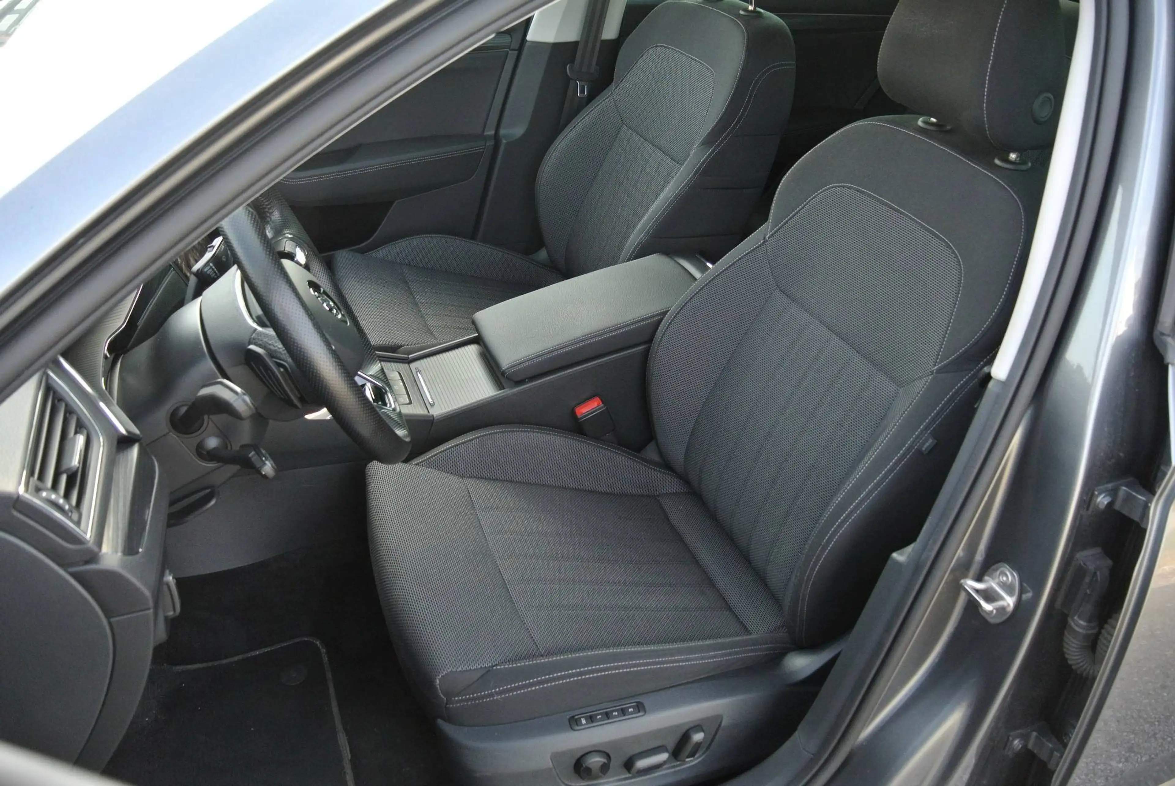 Skoda Superb Kombi 2.0 TDI DSG Style  ** LED * NAVI * KAMERA — photo 8