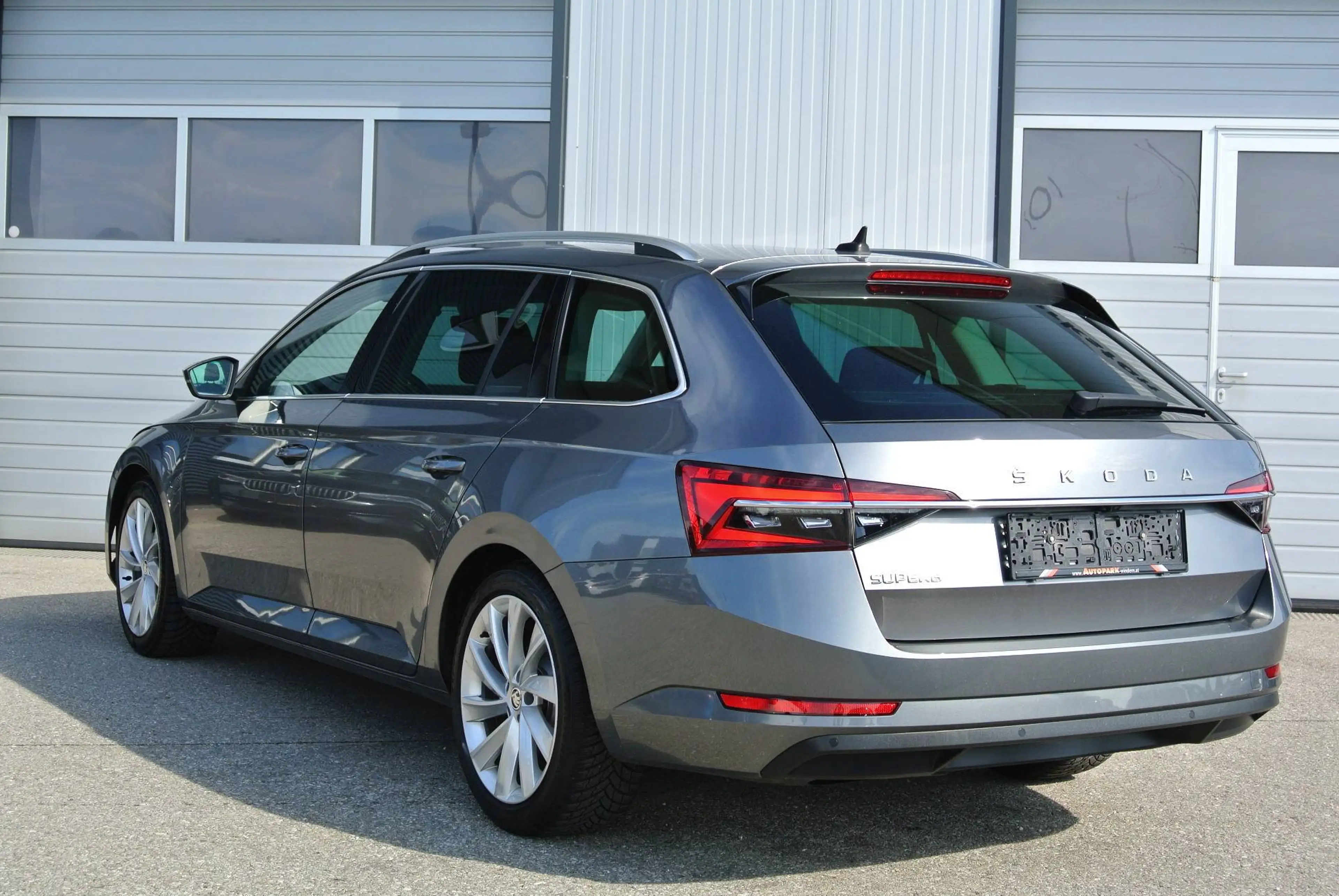 Skoda Superb Kombi 2.0 TDI DSG Style  ** LED * NAVI * KAMERA — photo 2