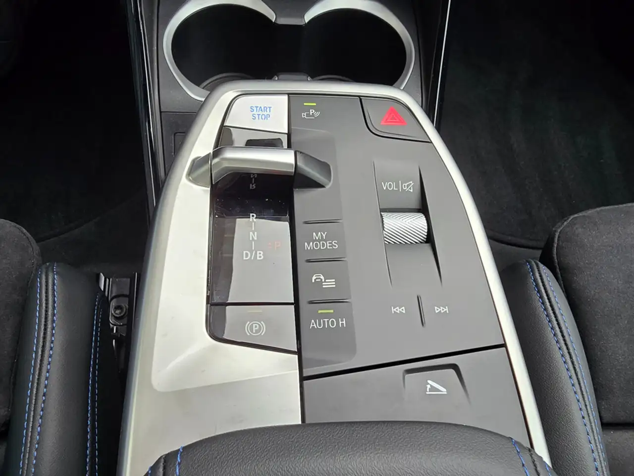 BMW iX1 xDrive30 Navi Tempom.aktiv Bluetooth PDC HeadUp 9