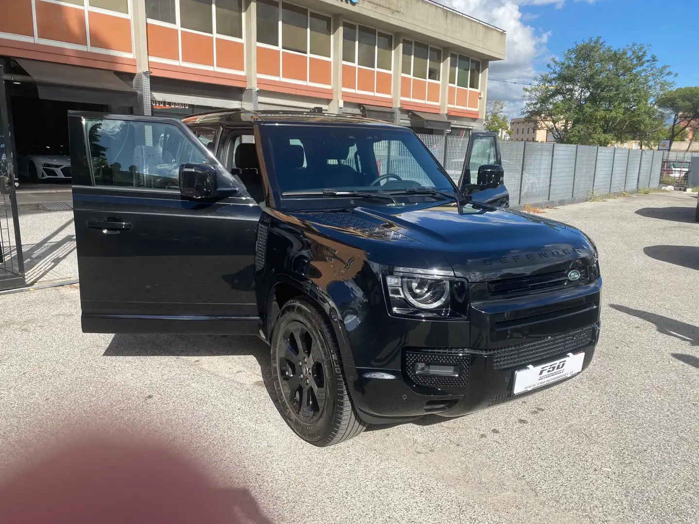 Land Rover Defender 110 3.0d i6 mhev X-Dynamic SE awd 200cv 7 posti Nero - 1