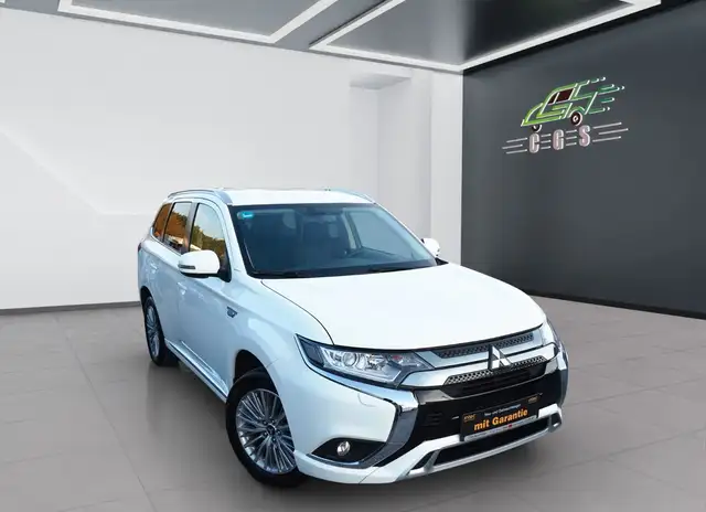 Mitsubishi Outlander 2.4 PHEV 4WD*Kam~Apple C~KeyGo~AHK