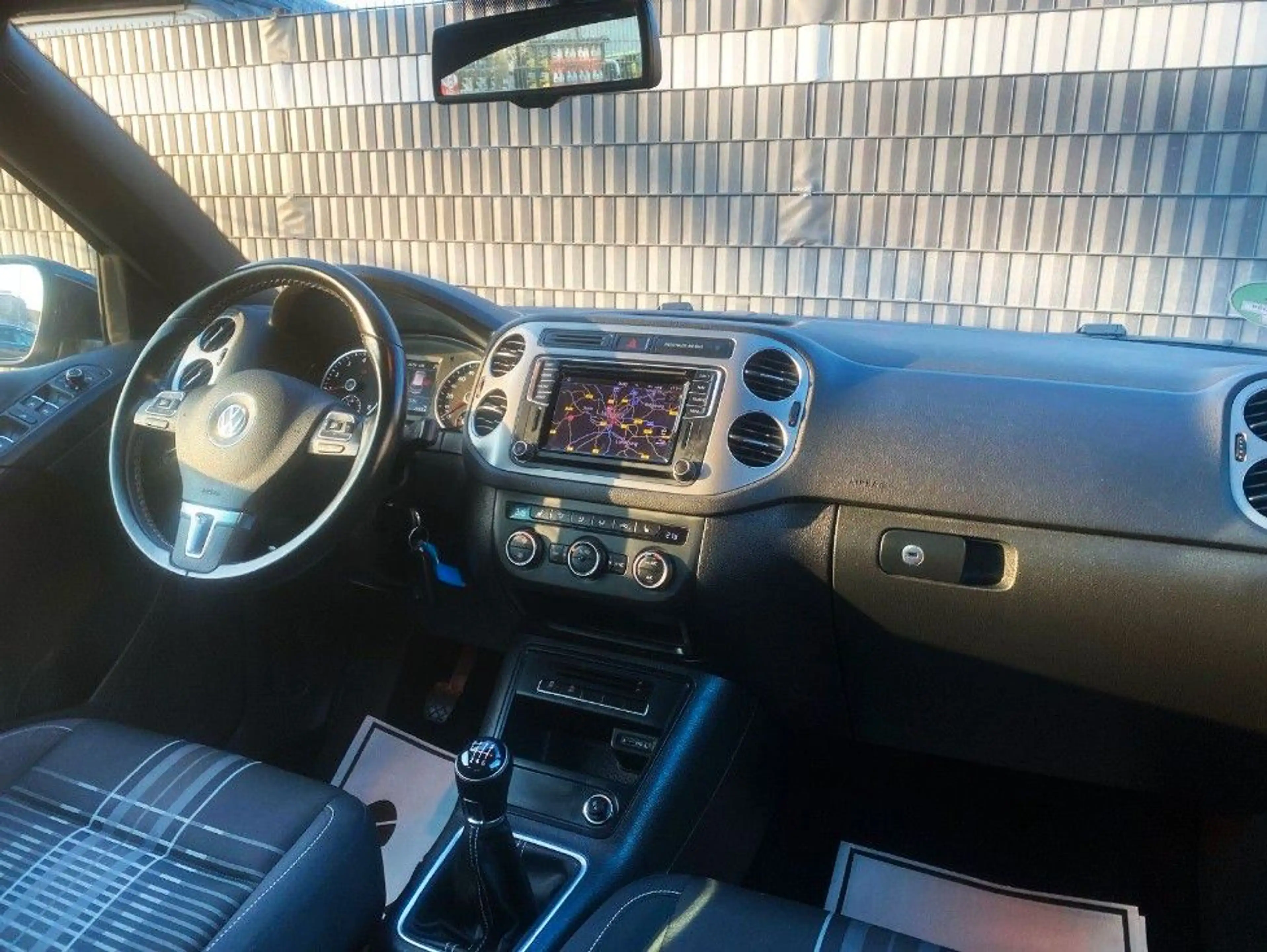 Volkswagen Tiguan 1.4 TSI Lounge |NAVI|R-CAM|1.HAND — photo 8