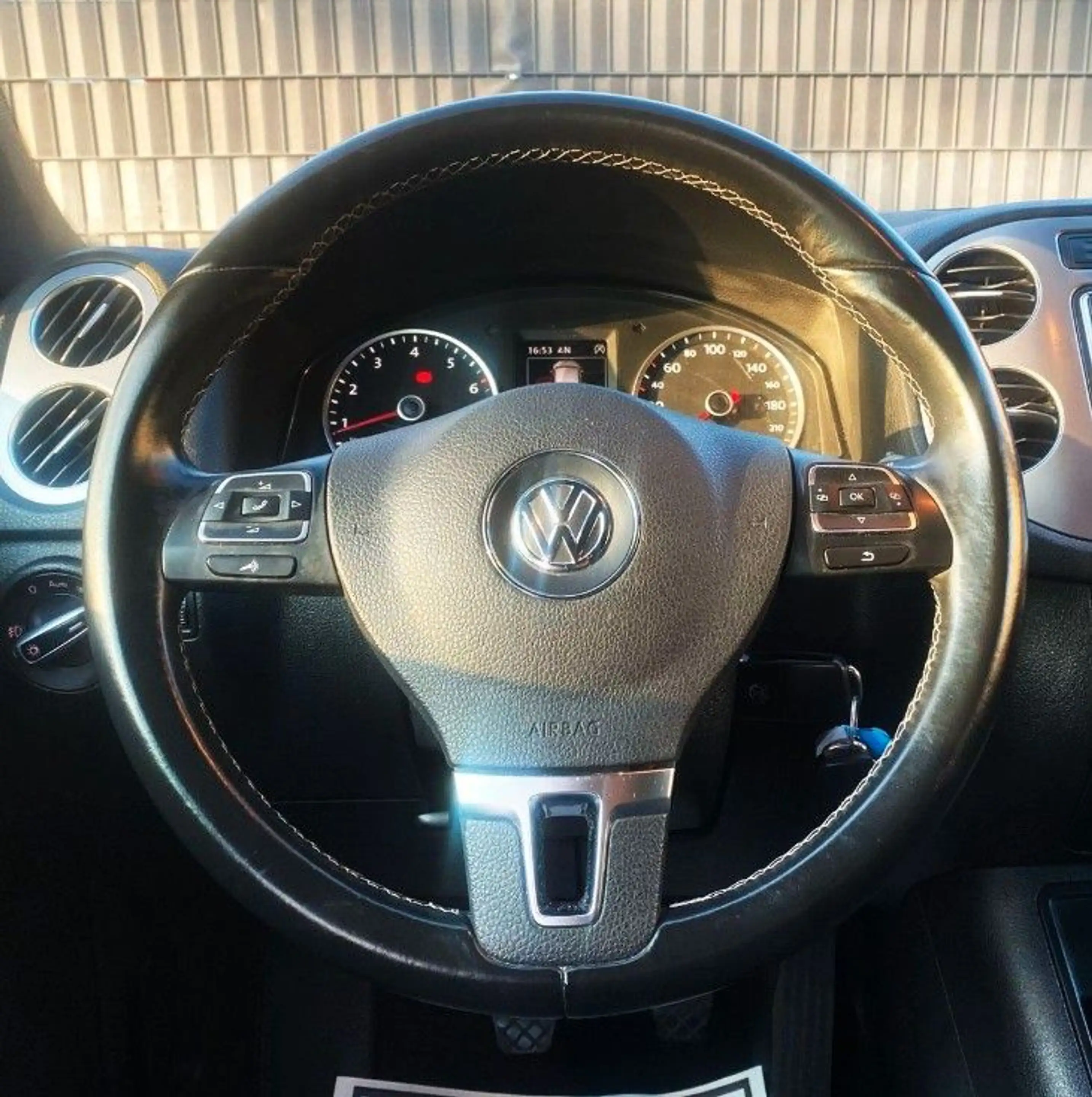 Volkswagen Tiguan 1.4 TSI Lounge |NAVI|R-CAM|1.HAND — photo 11