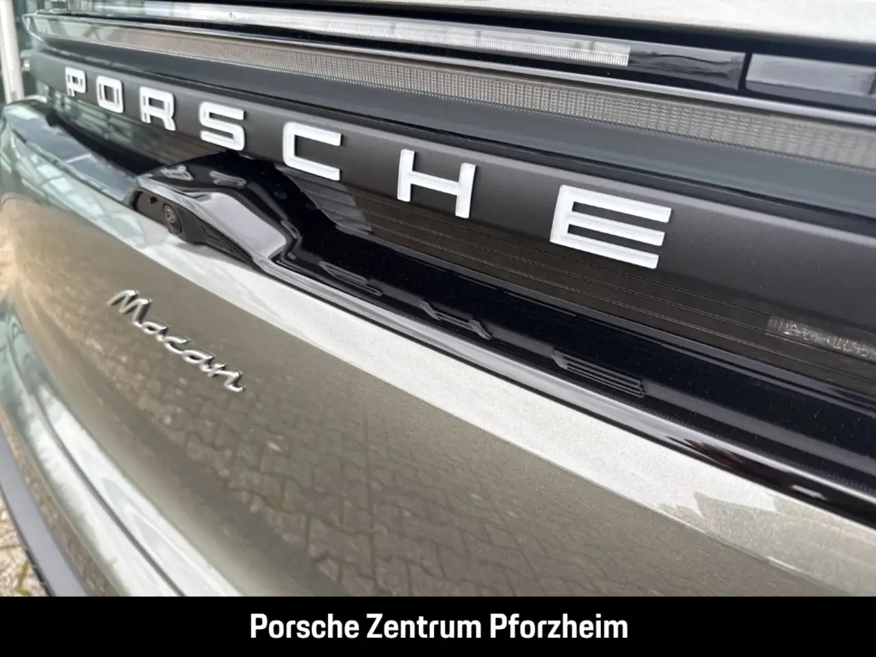 Porsche Macan BOSE Luftfederung 22-Zoll Abstandstempomat 12