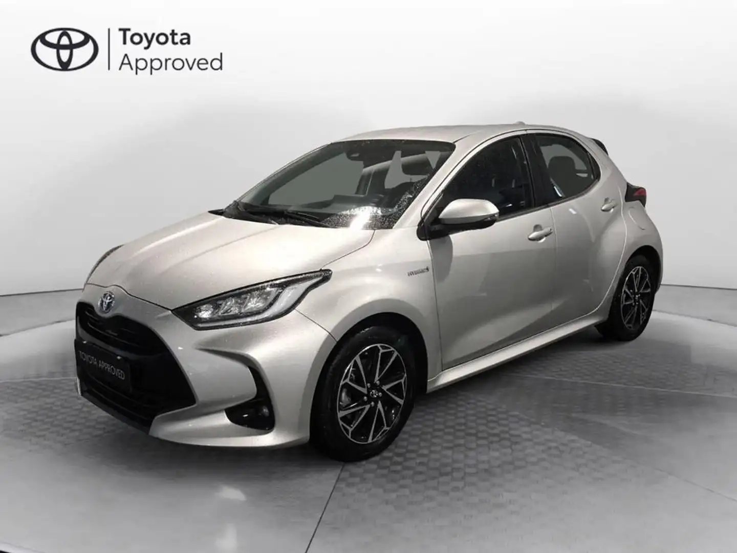 Toyota Yaris 1.5 hybrid Lounge Argento - 1