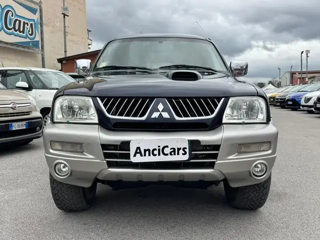 Mitsubishi L200 2.5 TD CAT 4WD DC Intense