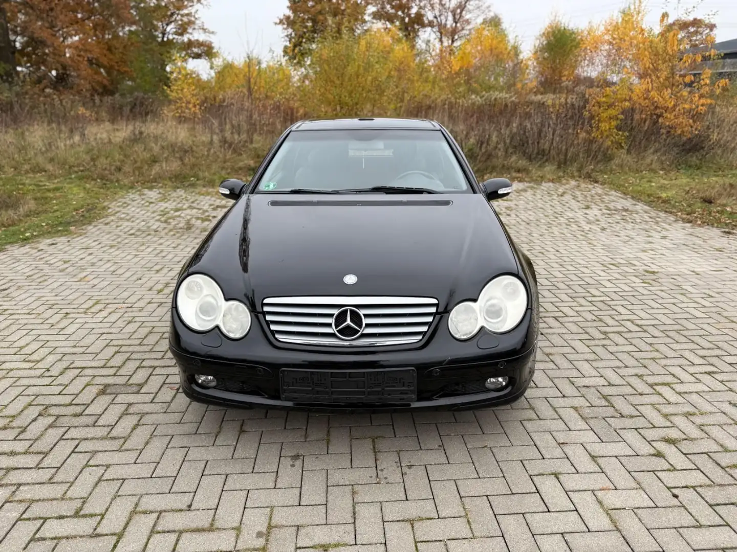 Mercedes-Benz C 180 Kompressor AUTOMATIK/TÜV FRISCH/SHZ/NAVI Schwarz - 2