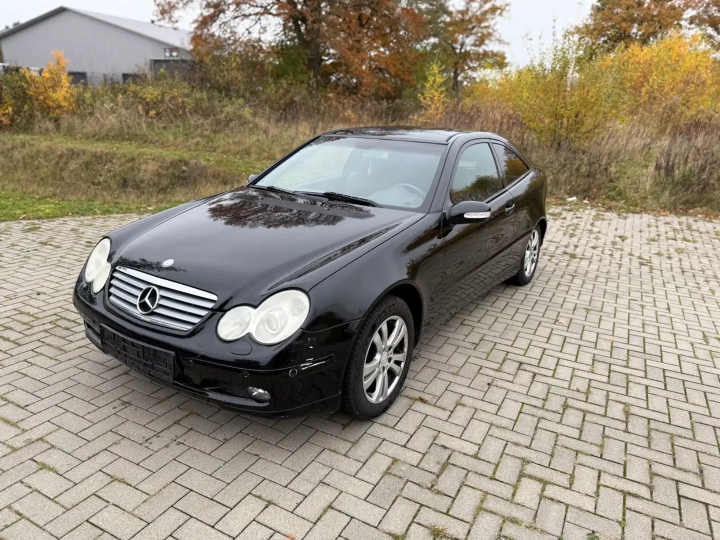 Mercedes-Benz C 180 Kompressor AUTOMATIK/TÜV FRISCH/SHZ/NAVI Schwarz - 1