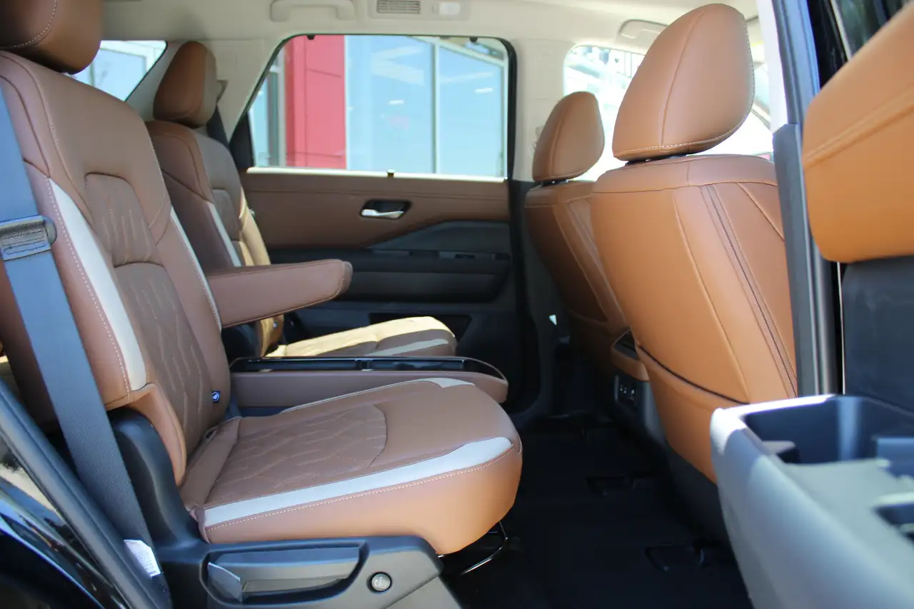 Nissan Pathfinder снимка Nissan Pathfinder