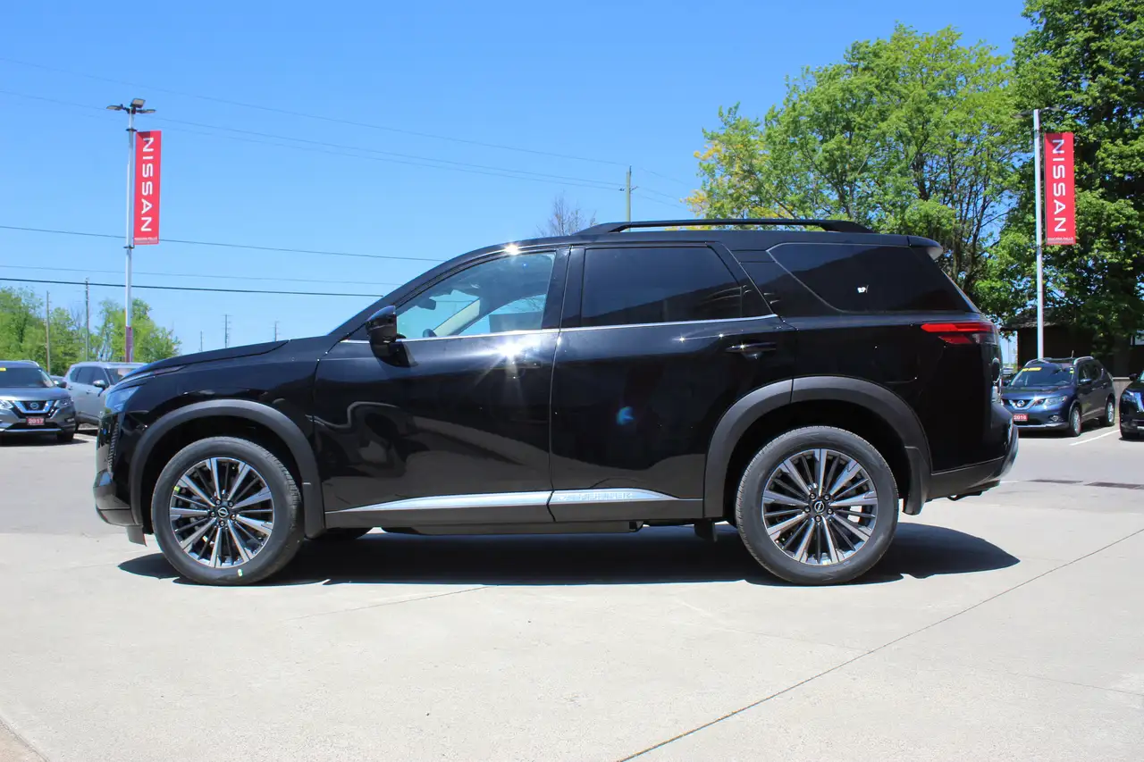 Nissan Pathfinder снимка Nissan Pathfinder